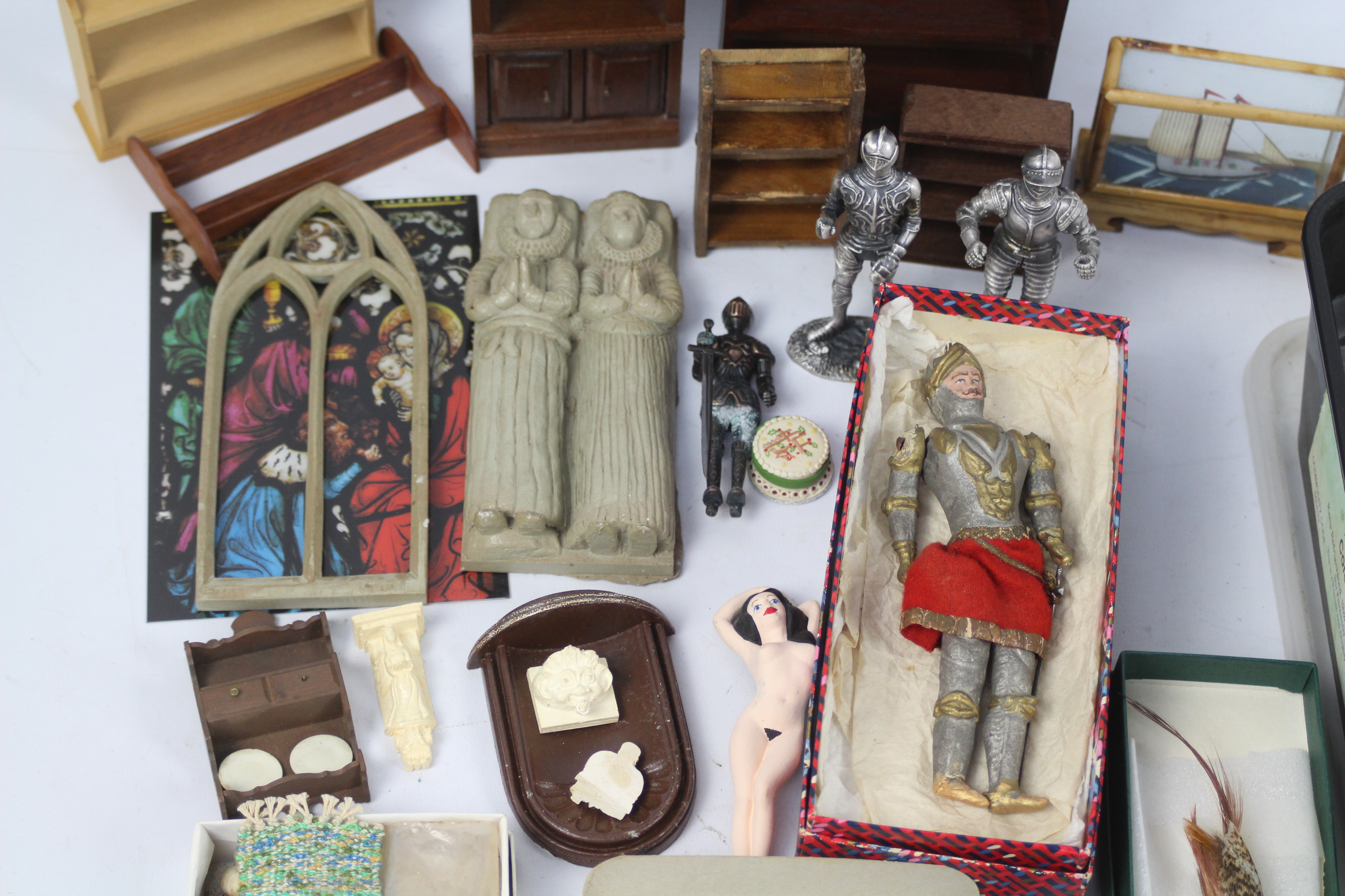 Torbay - Dijon - In excess of 20 miniature dolls house furniture to include: Pottery, knights, - Image 2 of 7