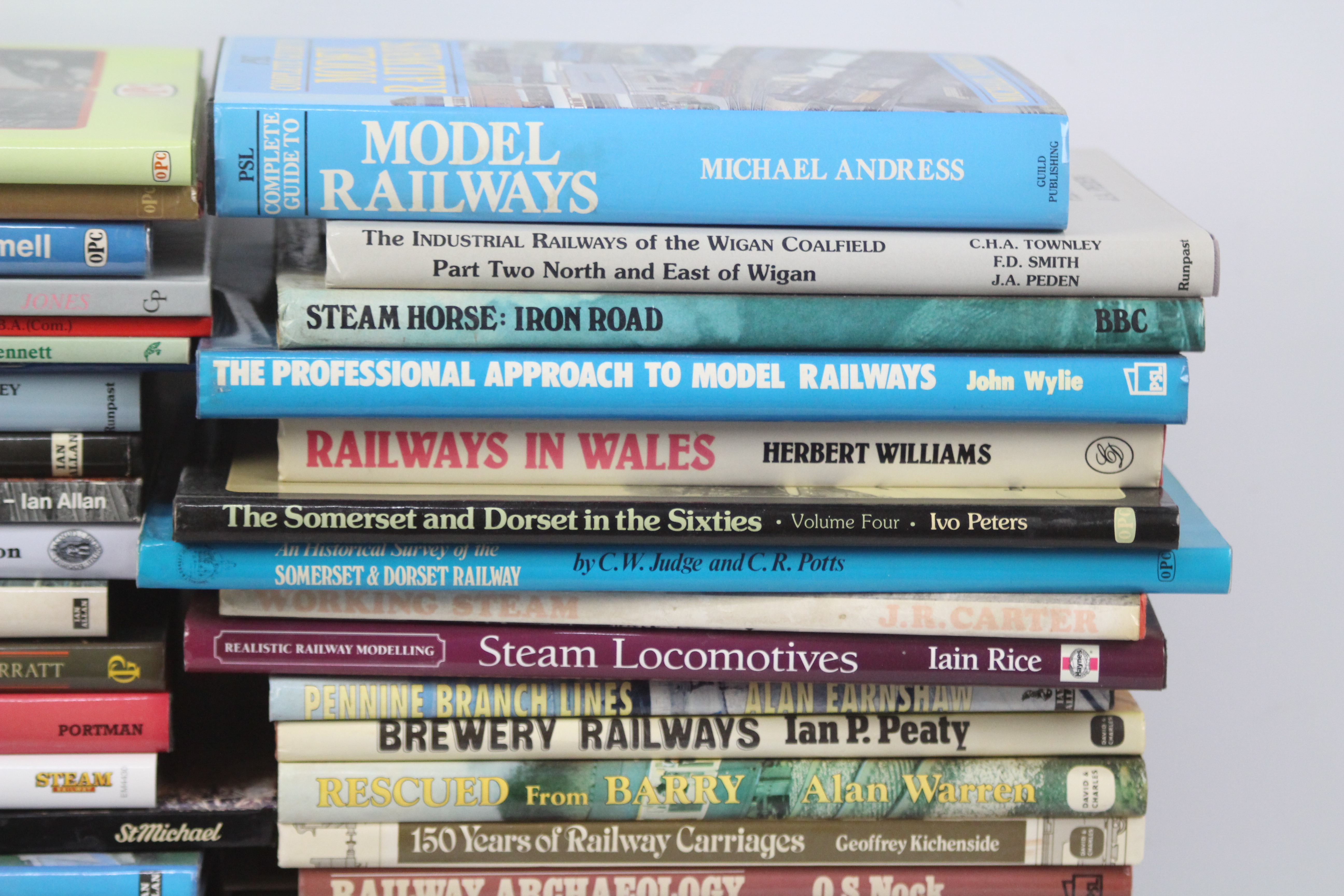 Railway Books - A group of over 40 model railway and predominately railway interest books. - Image 5 of 5