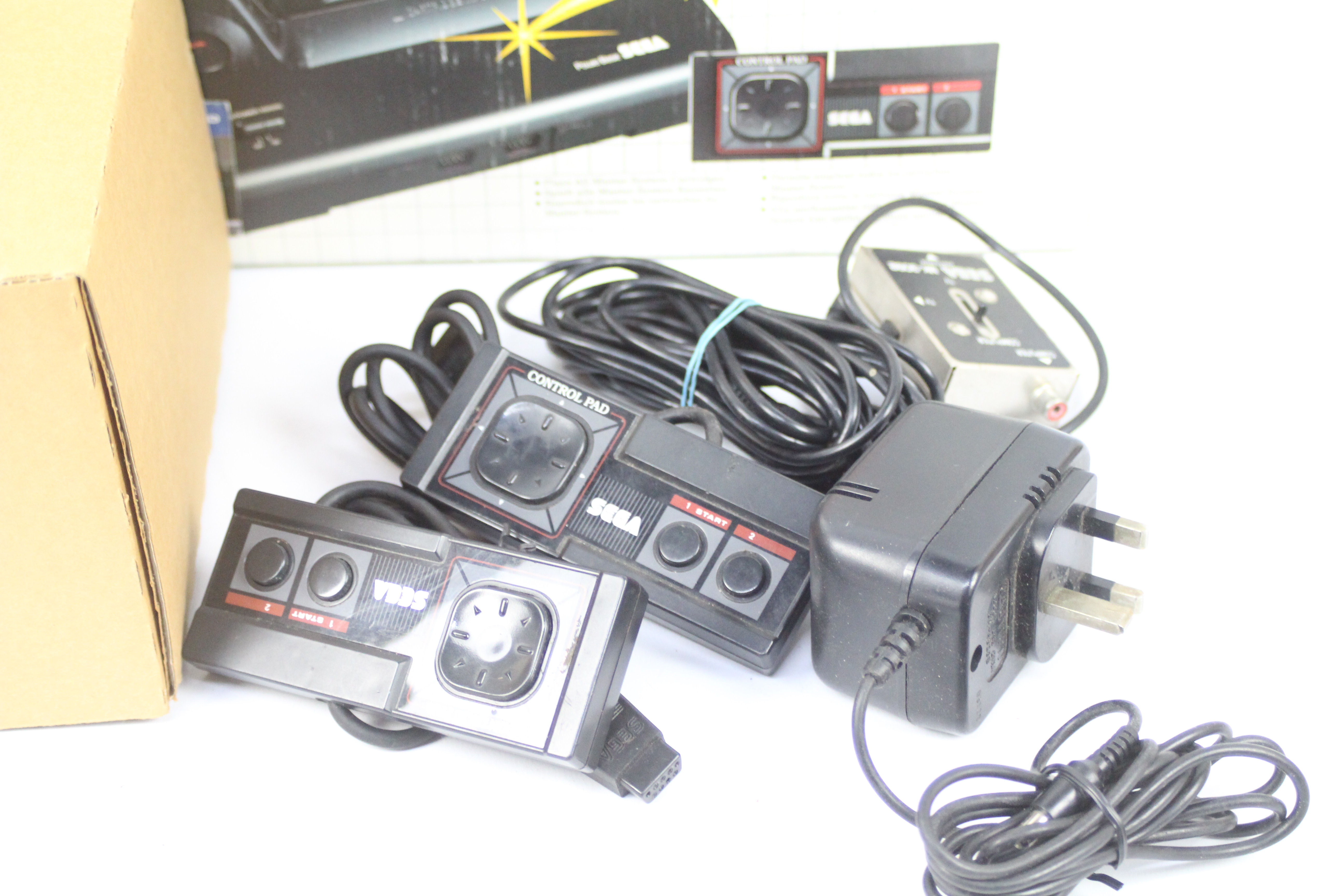 Sega Master System ii - Sega Master System ii in box with additional controller , - Image 3 of 6