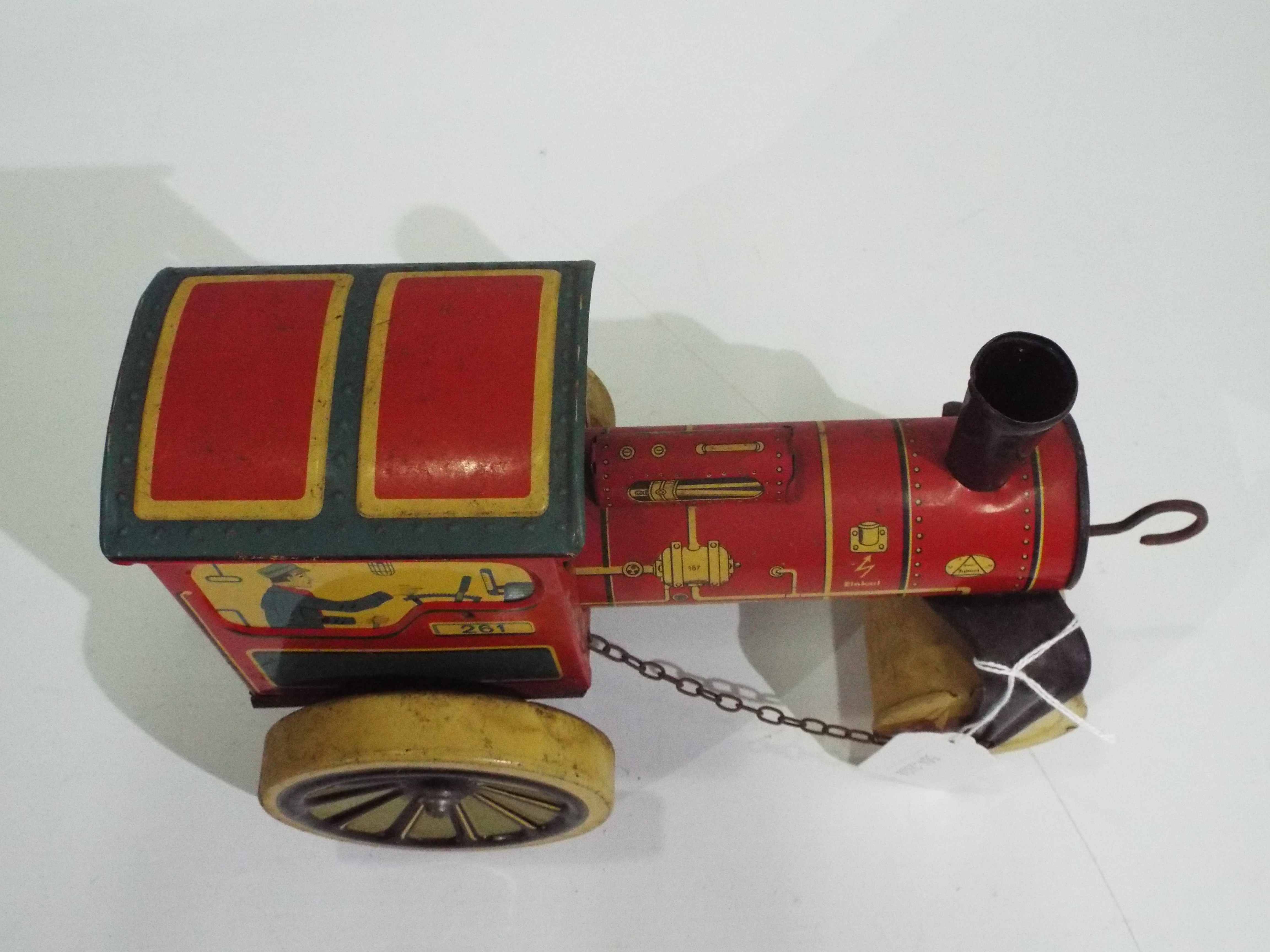 DGM - A vintage clockwork tinplate Steam Roller marked D.G.M. D.P. made in U.S.-Zone Germany. - Image 5 of 6