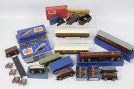Hornby - Dublo - A collection of wagons,