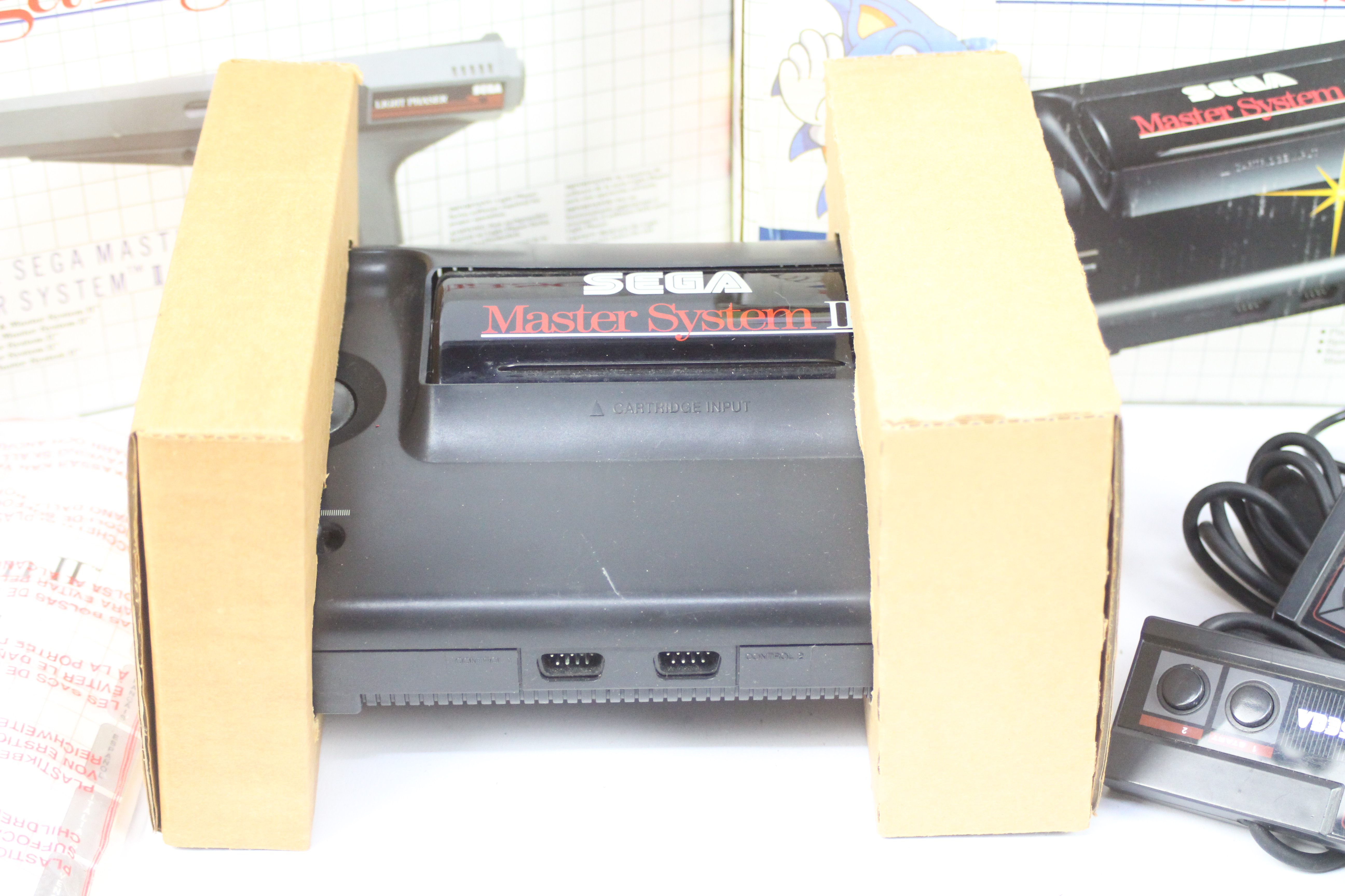 Sega Master System ii - Sega Master System ii in box with additional controller , - Image 2 of 6