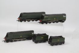 Hornby - Tri-ang - 3 x 4-6-2 OO Gauge locos named Winston Churchill operating number 34051.