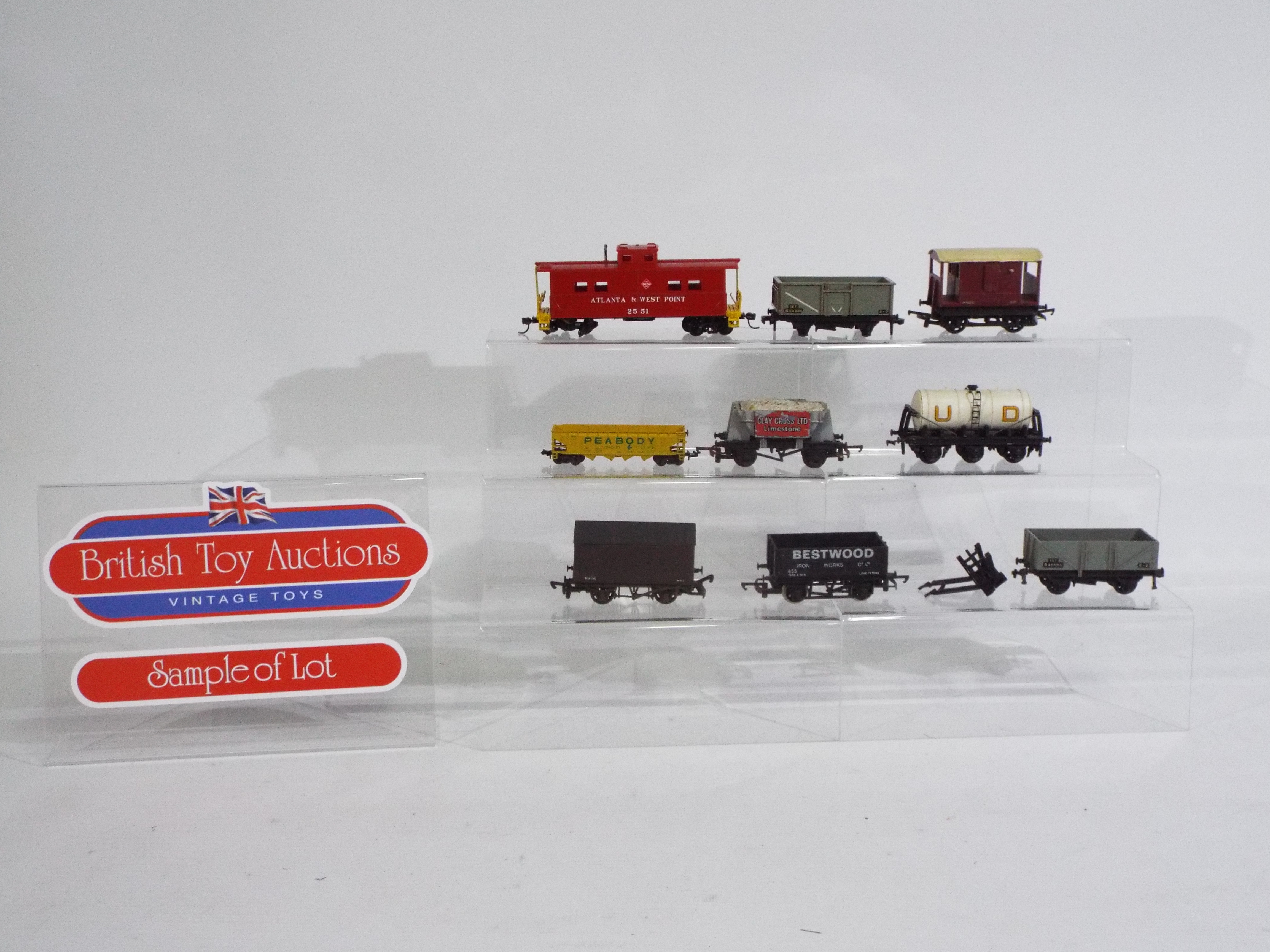 Hornby, Graham Farish, Tyco, Wrenn, Triang, Lima - 23 x OO Gauge and N gauge carriages, wagons,