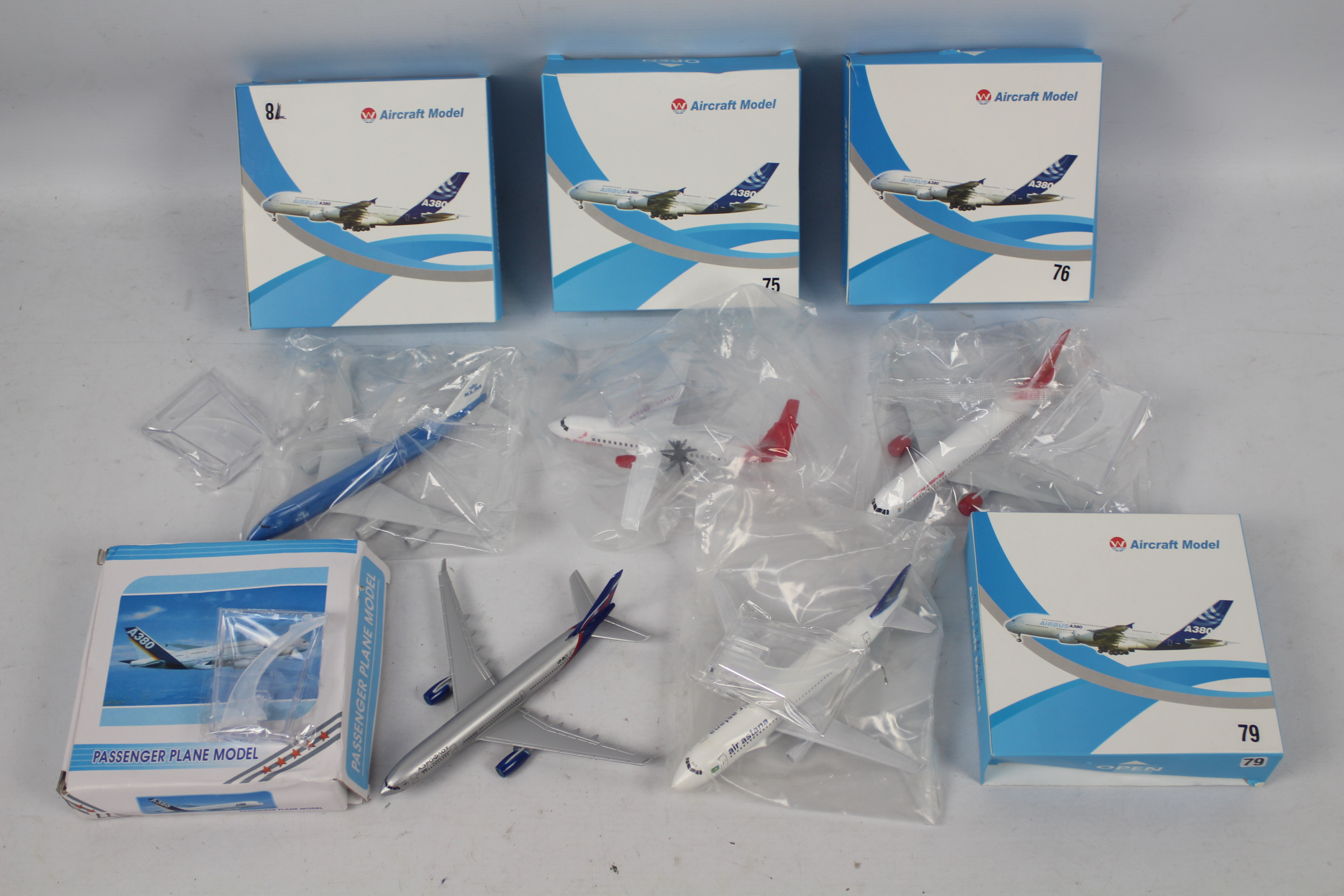 W Aircraft Models - A collection of 5 boxed diecast 1:400 scale model aircraft in various carrier