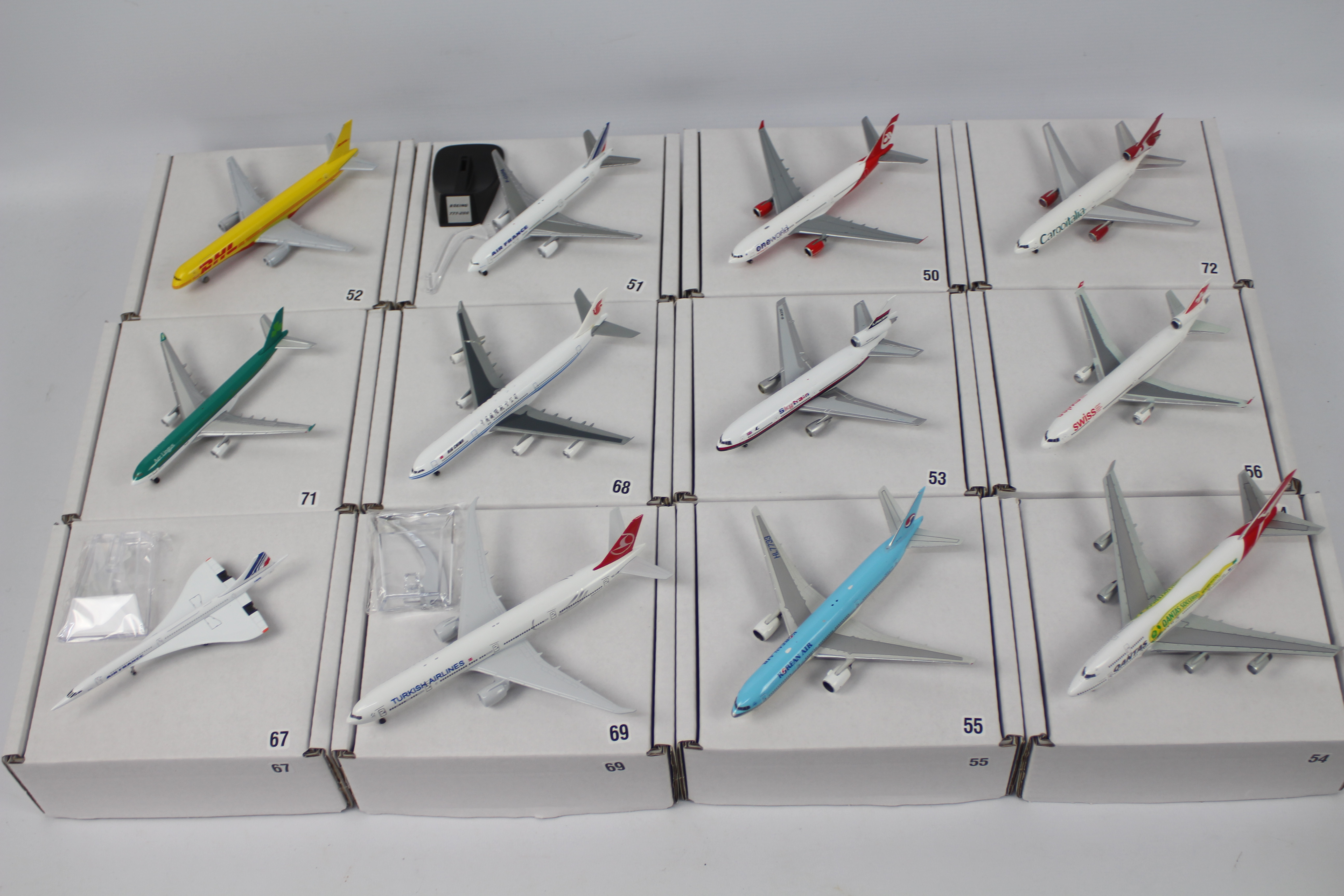 Socatec - Gemini Jets - A collection of 12 re-boxed diecast 1:400 scale model aircraft in various