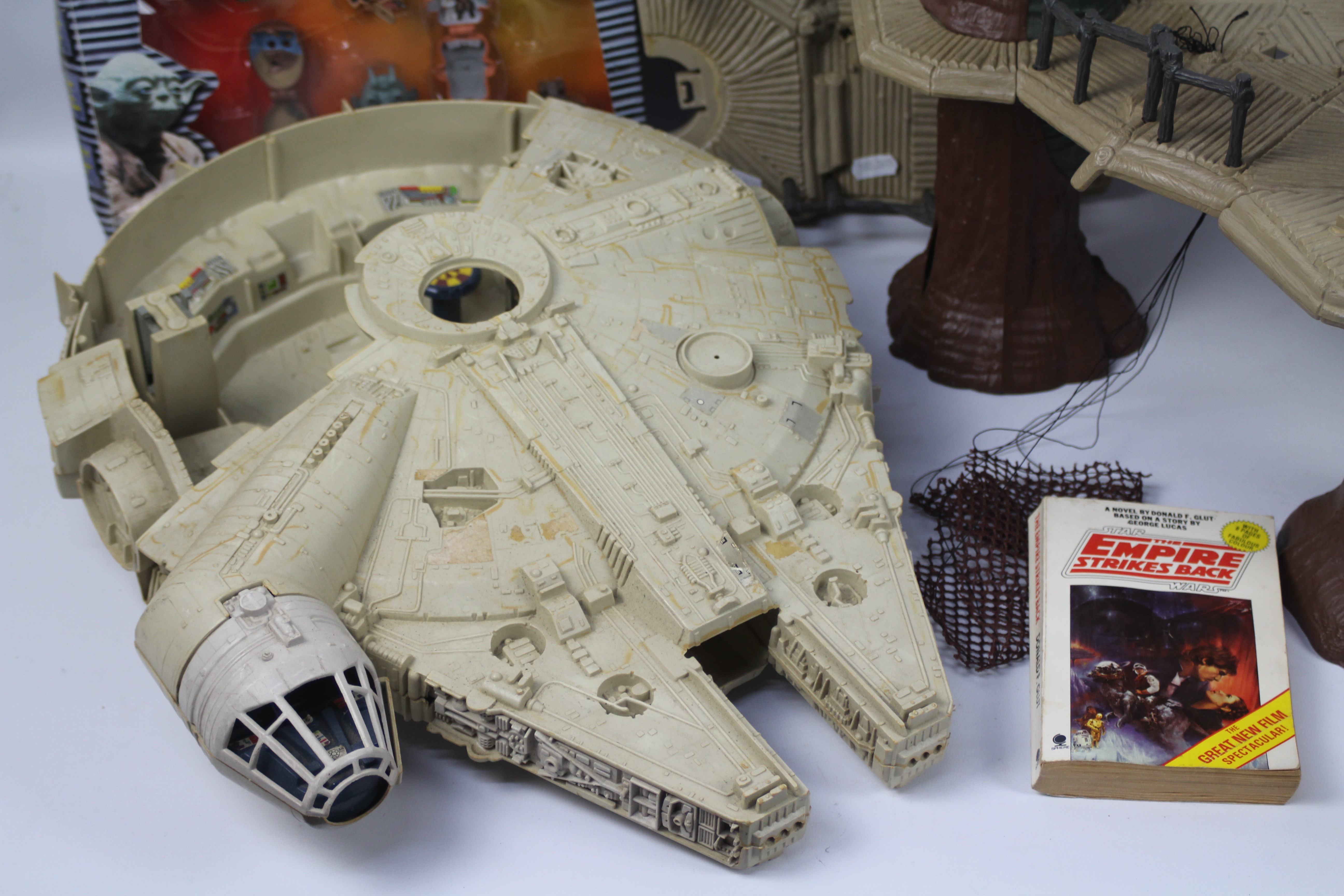 Star Wars - Kenner - Micro Machines - A Millennium Falcon from Kenner 1979, - Image 2 of 6