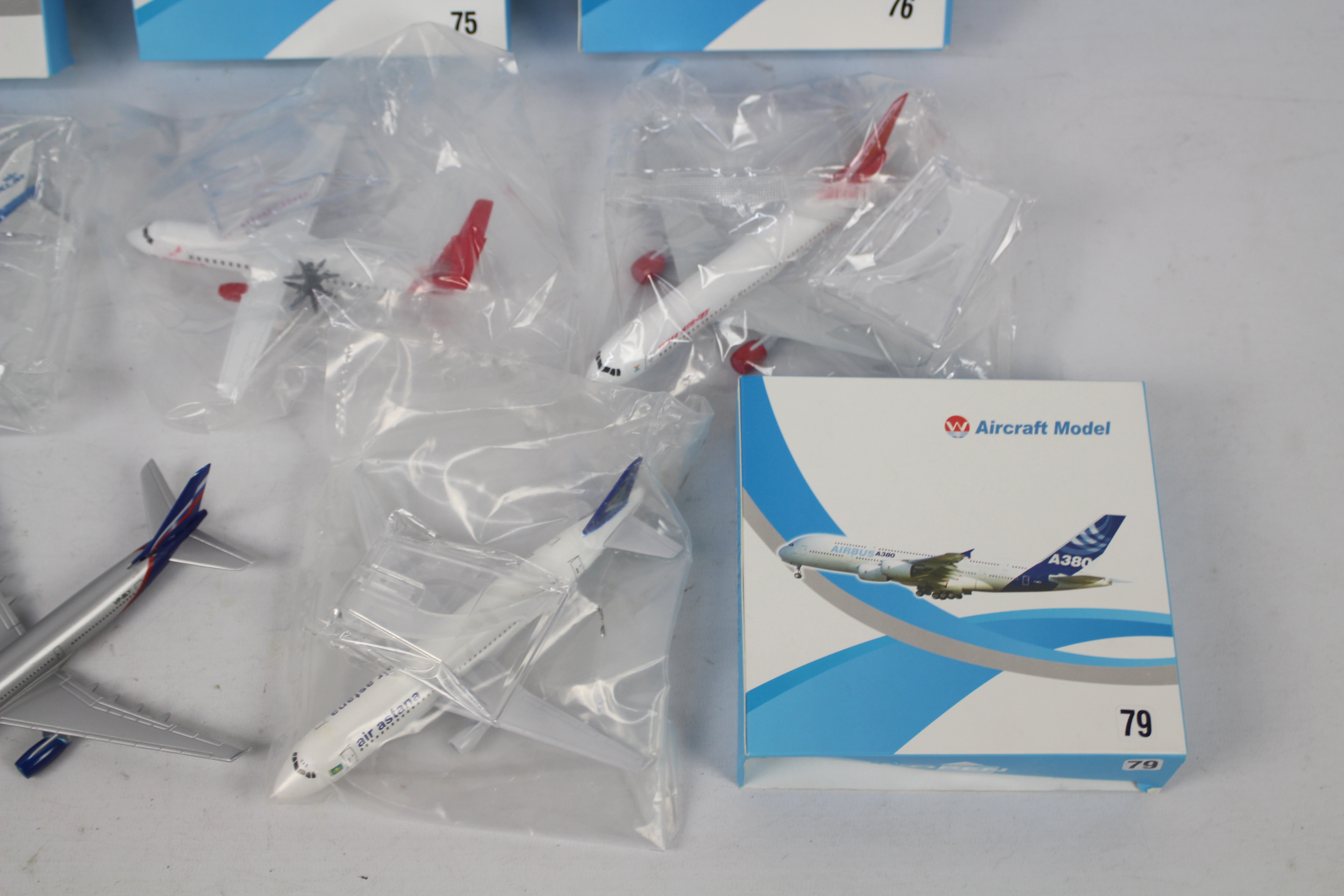 W Aircraft Models - A collection of 5 boxed diecast 1:400 scale model aircraft in various carrier - Image 5 of 5