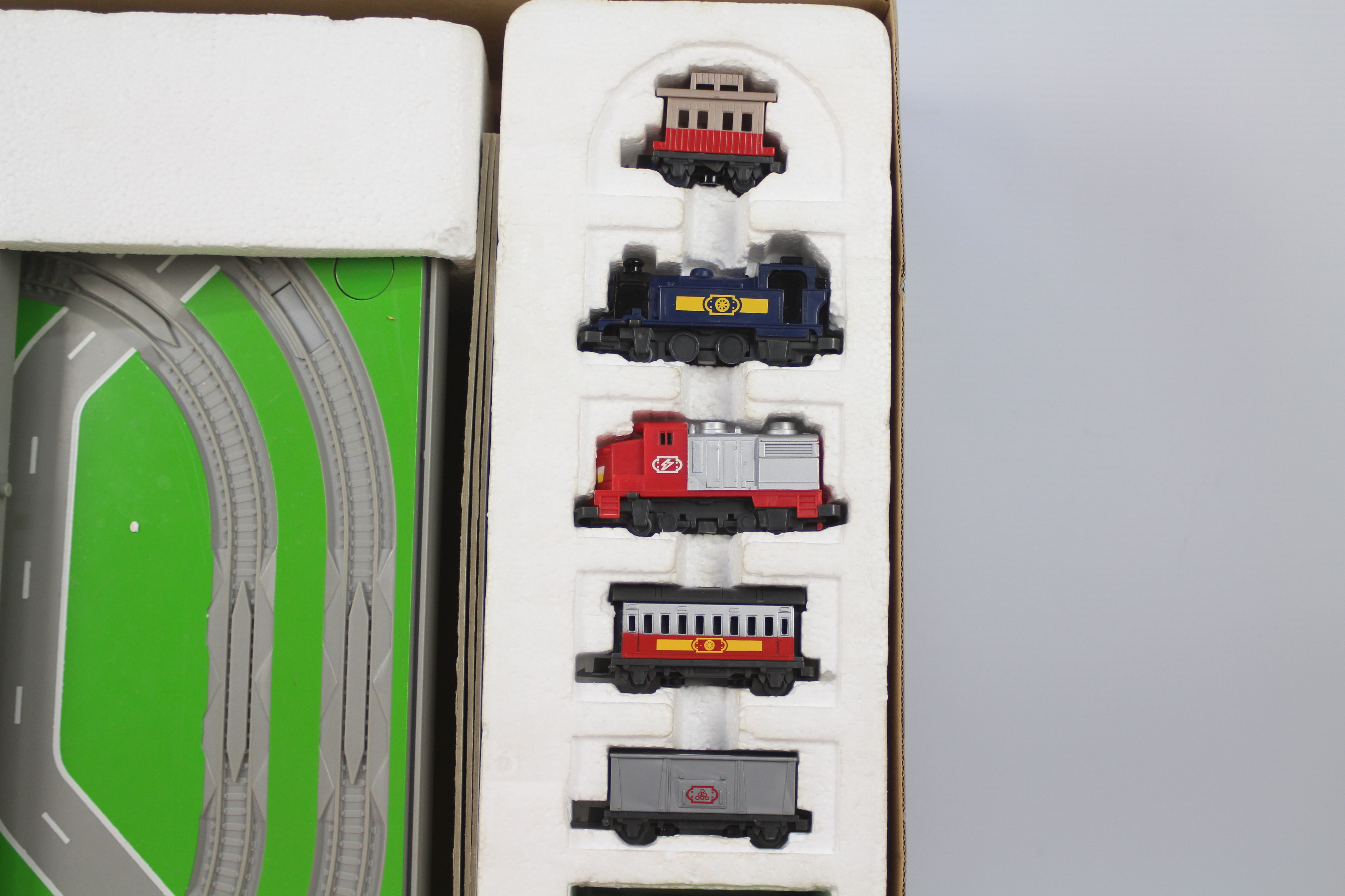 Matchbox - A rare boxed Matchbox Railways set # TN100. with two locos, a couch and a wagon. - Image 3 of 3