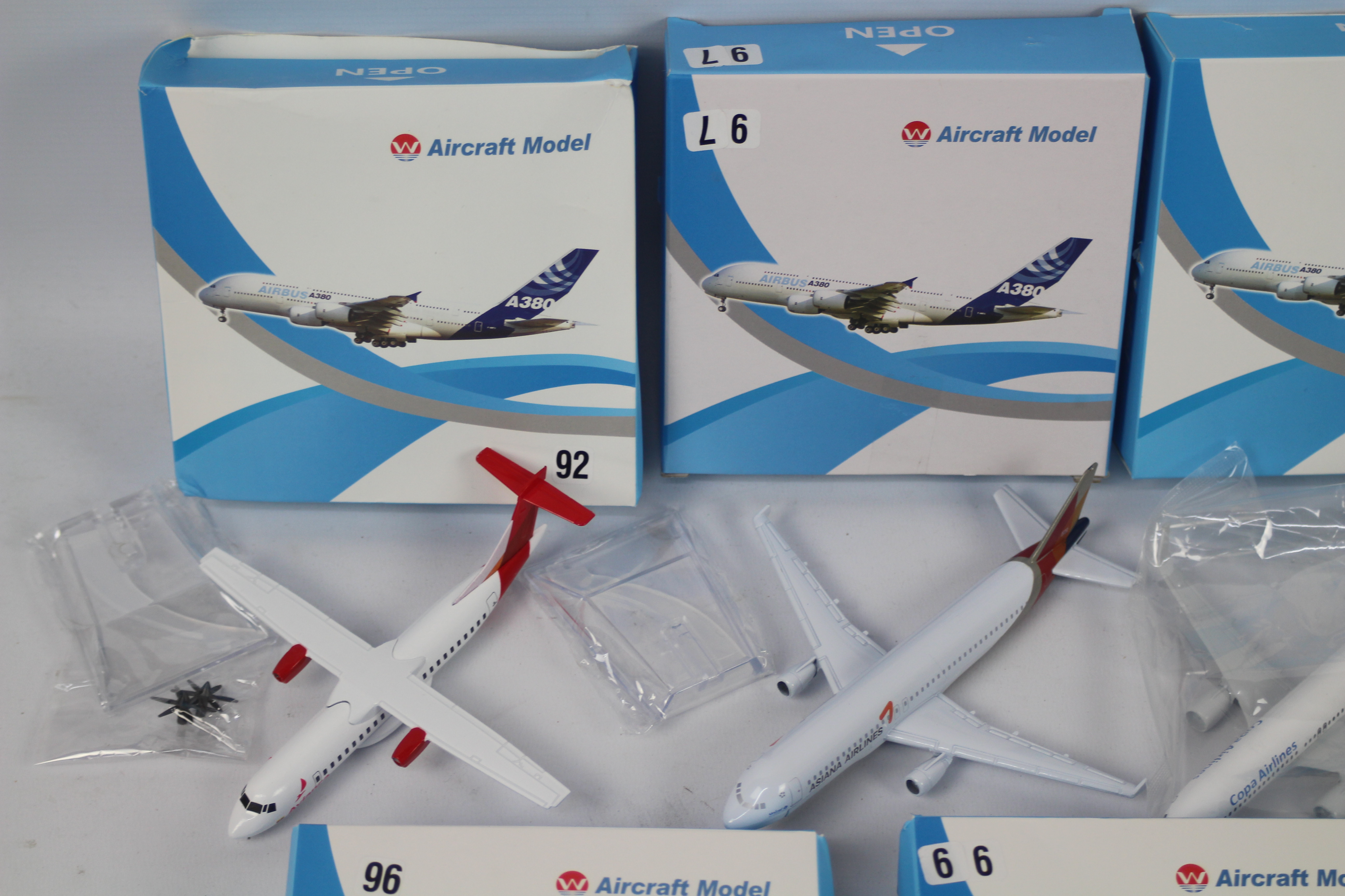 W Aircraft Models - A collection of 5 boxed diecast 1:400 scale model aircraft in various carrier - Image 3 of 4