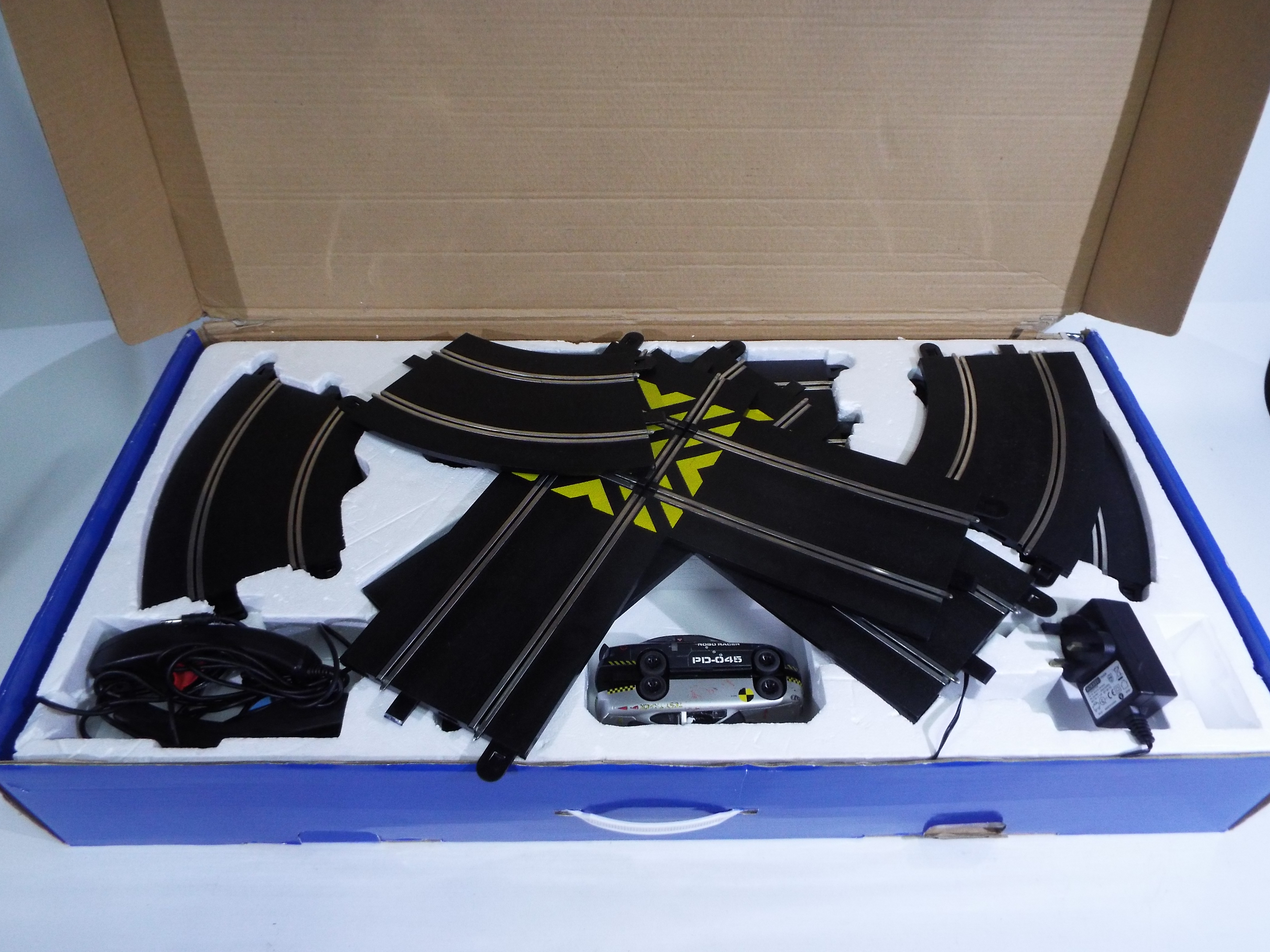 Scalextric - A boxed Scalextric 'Bash 'N Crash' racing set - The #C1259 racing set comes with 2 x - Image 3 of 3