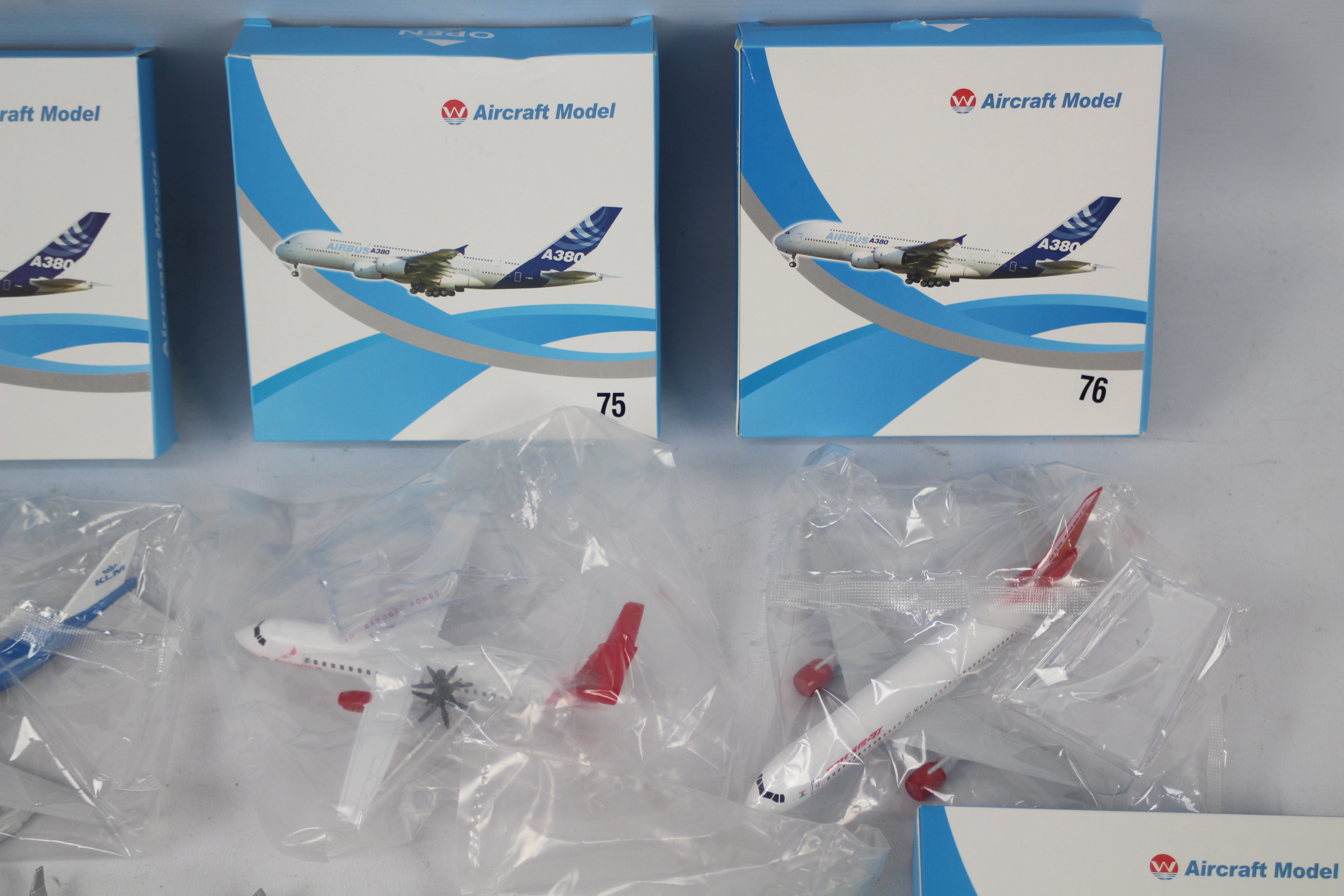 W Aircraft Models - A collection of 5 boxed diecast 1:400 scale model aircraft in various carrier - Image 3 of 5