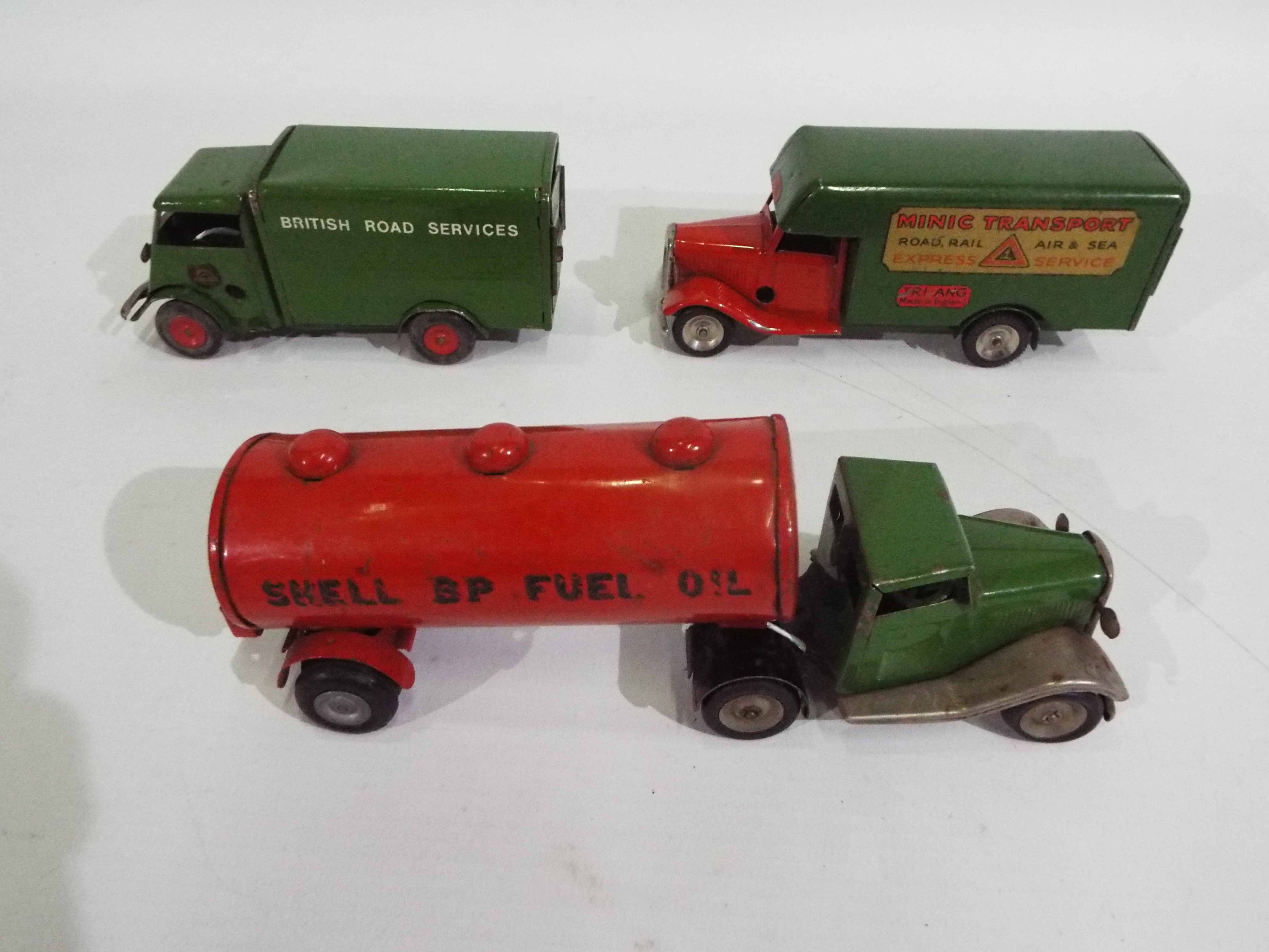 Tri-ang - Minic - 3 x clockwork pressed metal vehicles, an Articulated Shell Tanker, - Image 2 of 5