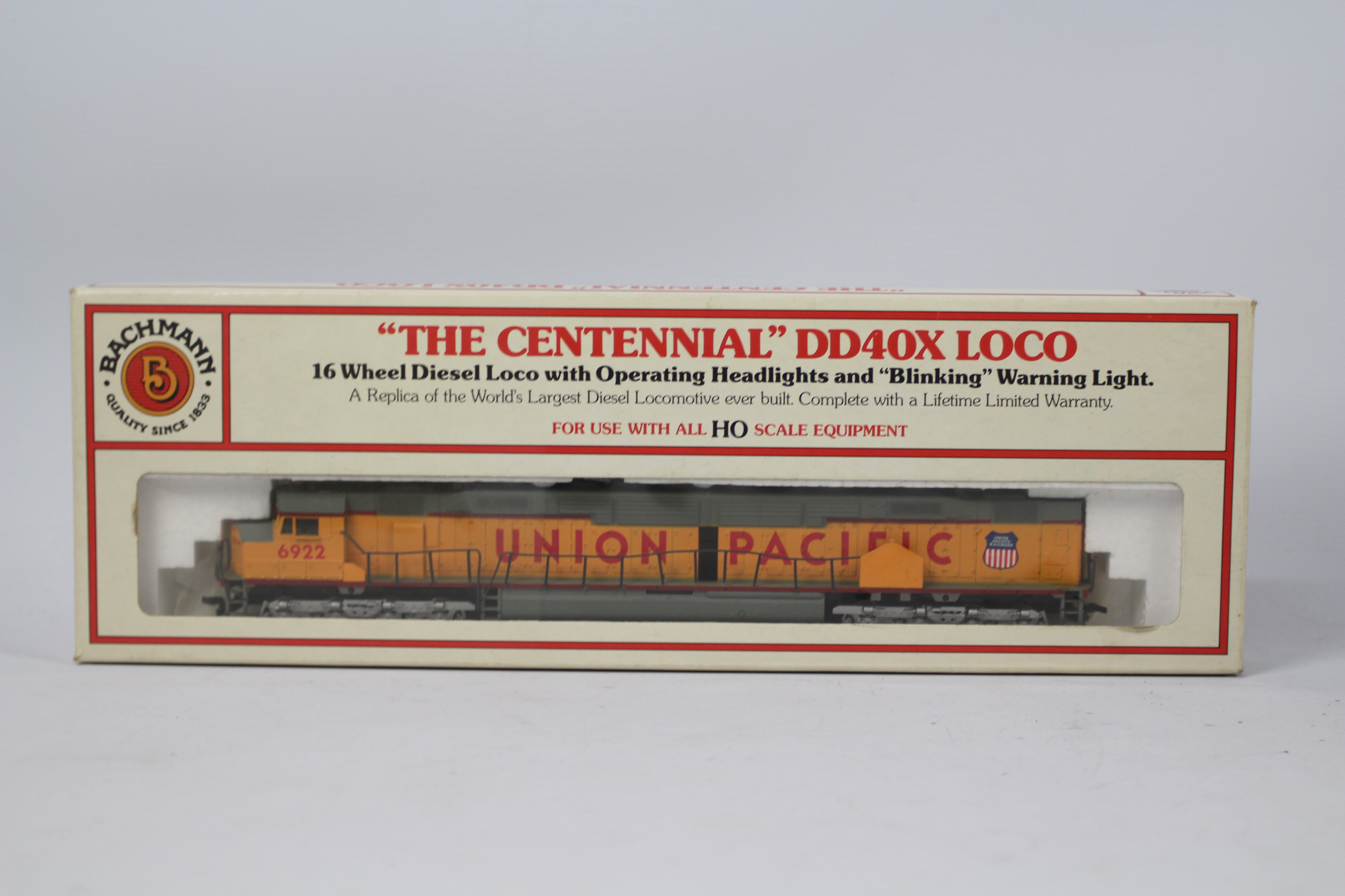 Bachmann - A boxed HO gauge Bachmann GM EMD DD40X 'The Centennial' 16 wheel diesel loco # 4166501.