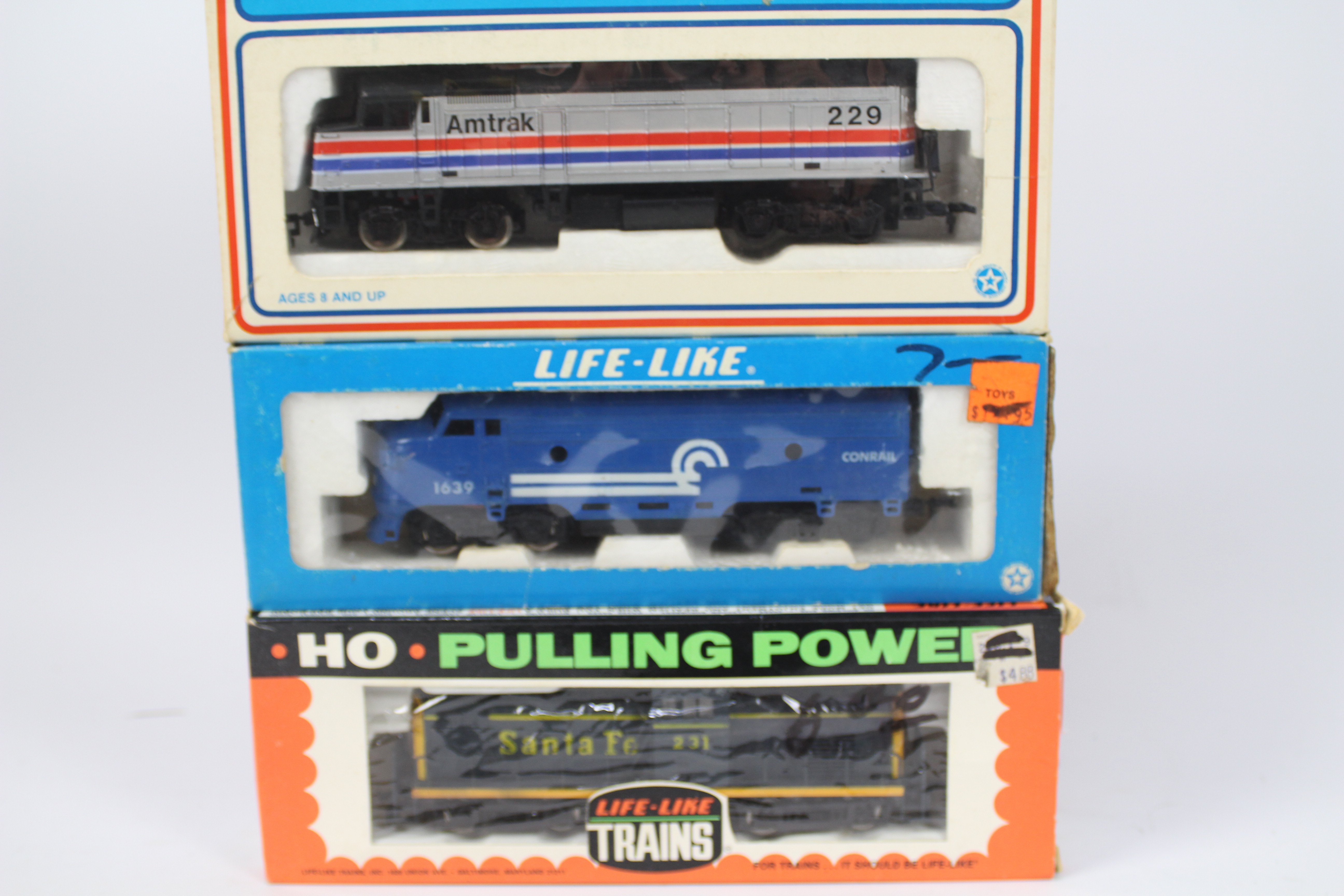 Life-Like Trains - 3 x HO gauge locos, a GM EMD F40PH Diesel Electric in Amtrak livery # 08241, - Image 2 of 2