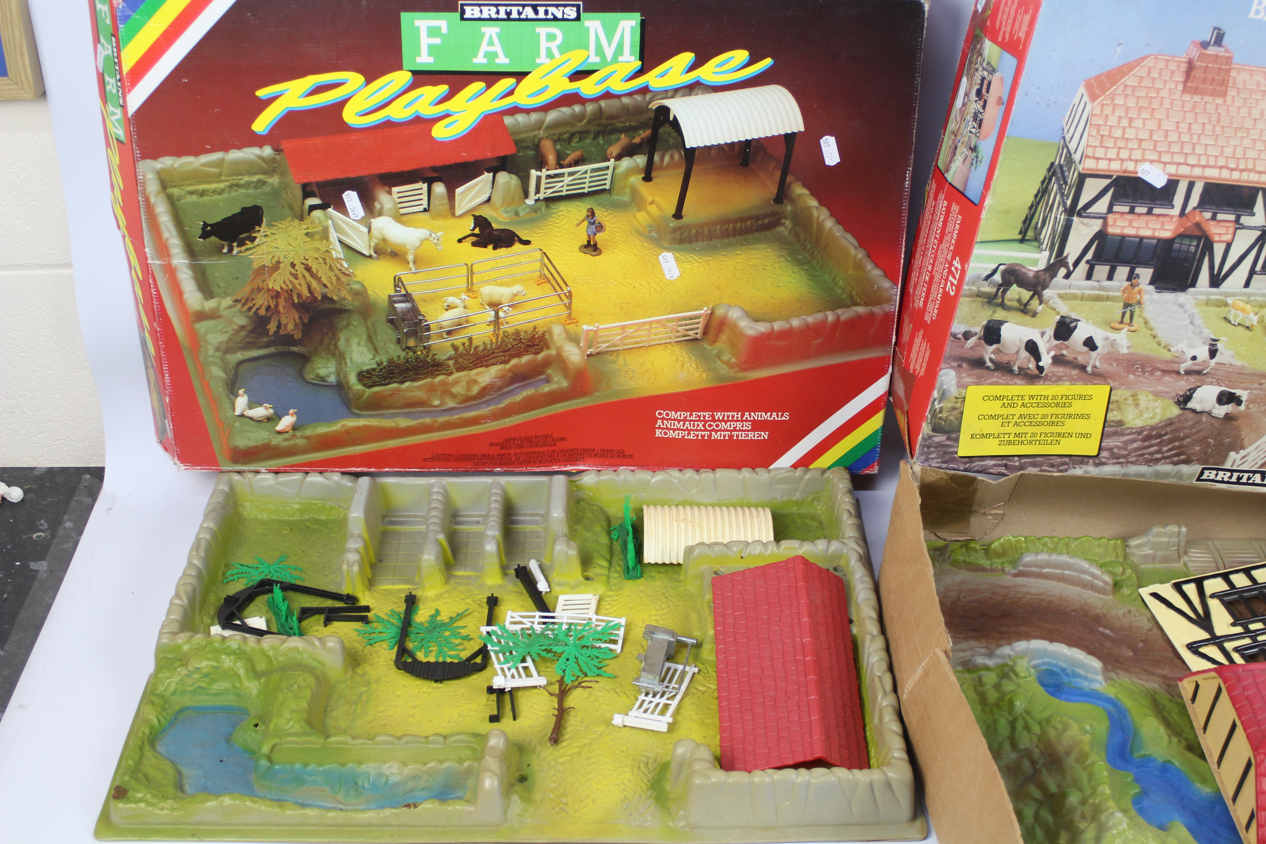 Britains - Two boxed Britains playbases / accessories. - Image 2 of 4