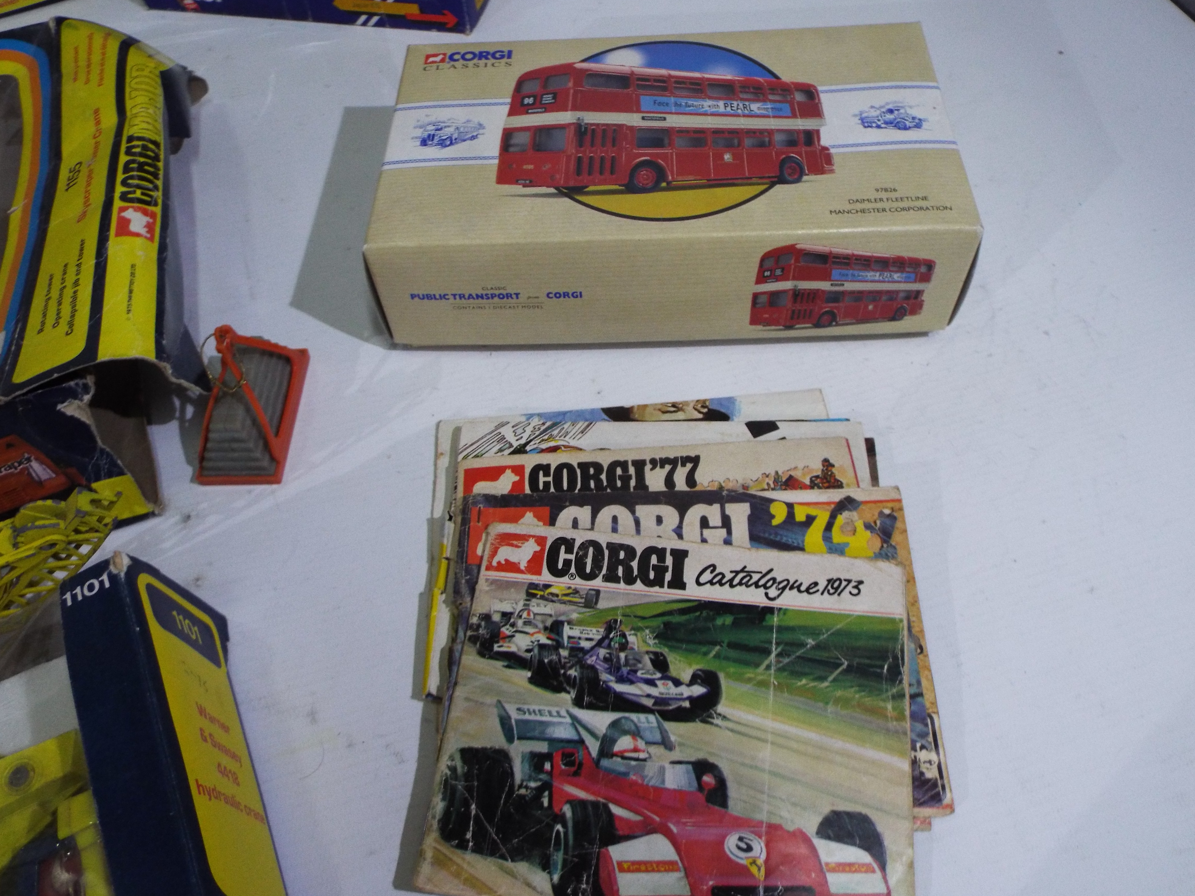 Corgi - 16 x boxed die-cast Corgi vehicles - Lot includes a 320 Ford Mustang, - Image 7 of 7