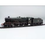 Bachmann - an OO gauge model 4-6-0 locomotive and tender, 'Howard of Effingham' running no 45670,
