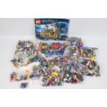 Lego - A mixed lot of various unboxed construction pieces and characters - Lot includes a Winnie