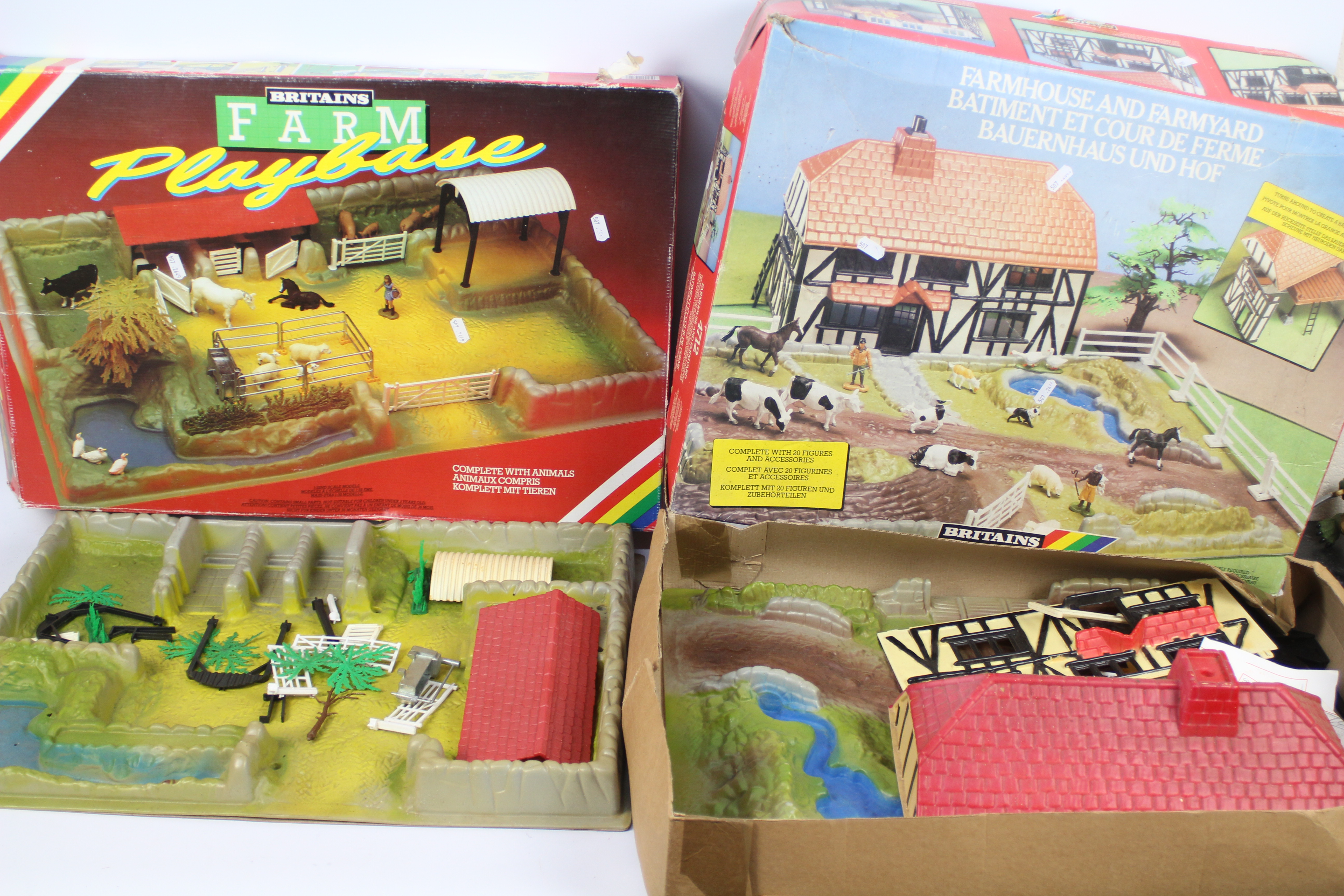 Britains - Two boxed Britains playbases / accessories.