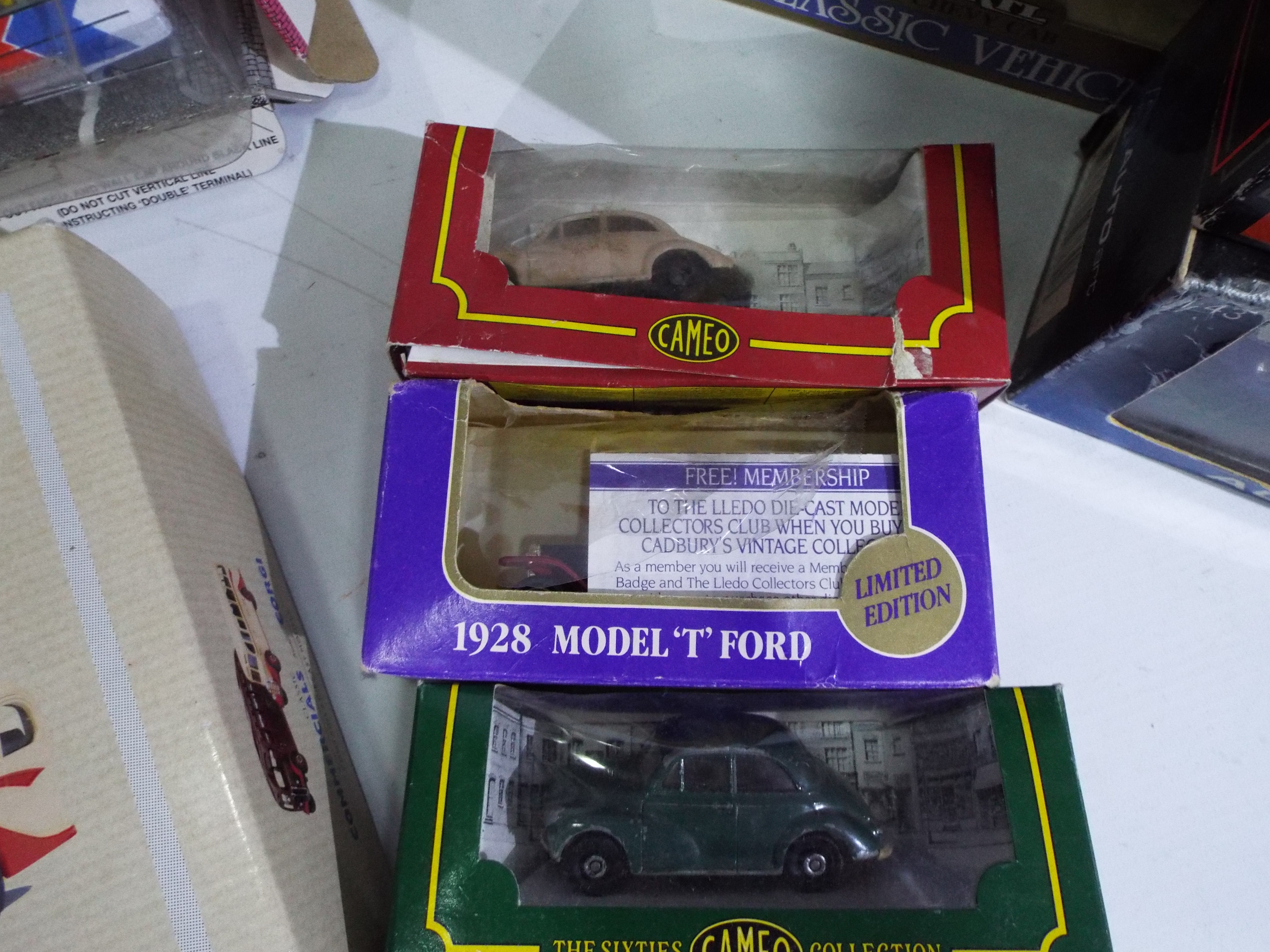 Corgi, Atlas Editions, Auto Art, EFE, Others - Over 20 boxed diecast vehicles in variou scales. - Image 5 of 8