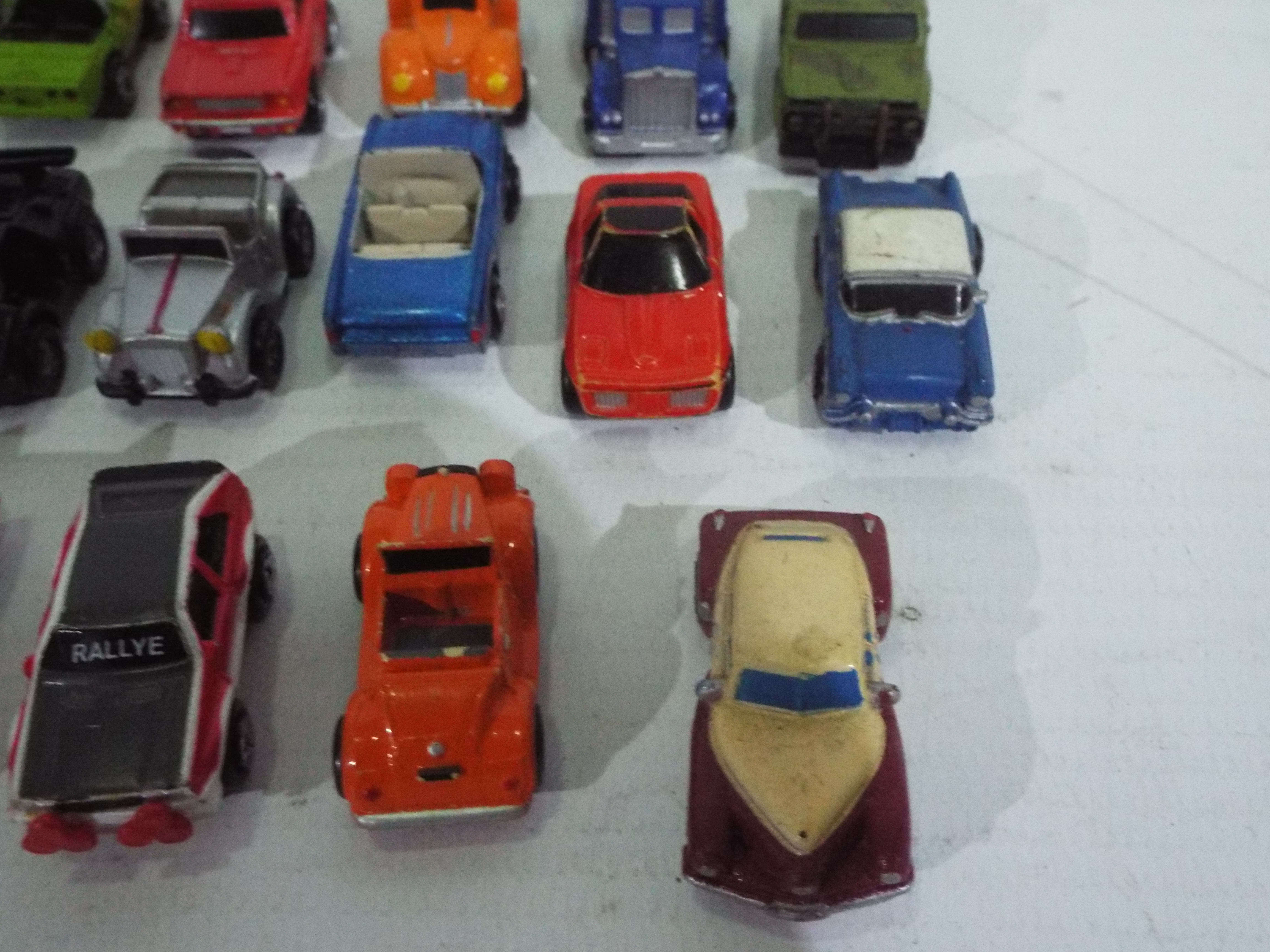 Galoob, Micro Machines - An unboxed group of 30 Micro Machines cars and truck, - Bild 3 aus 5