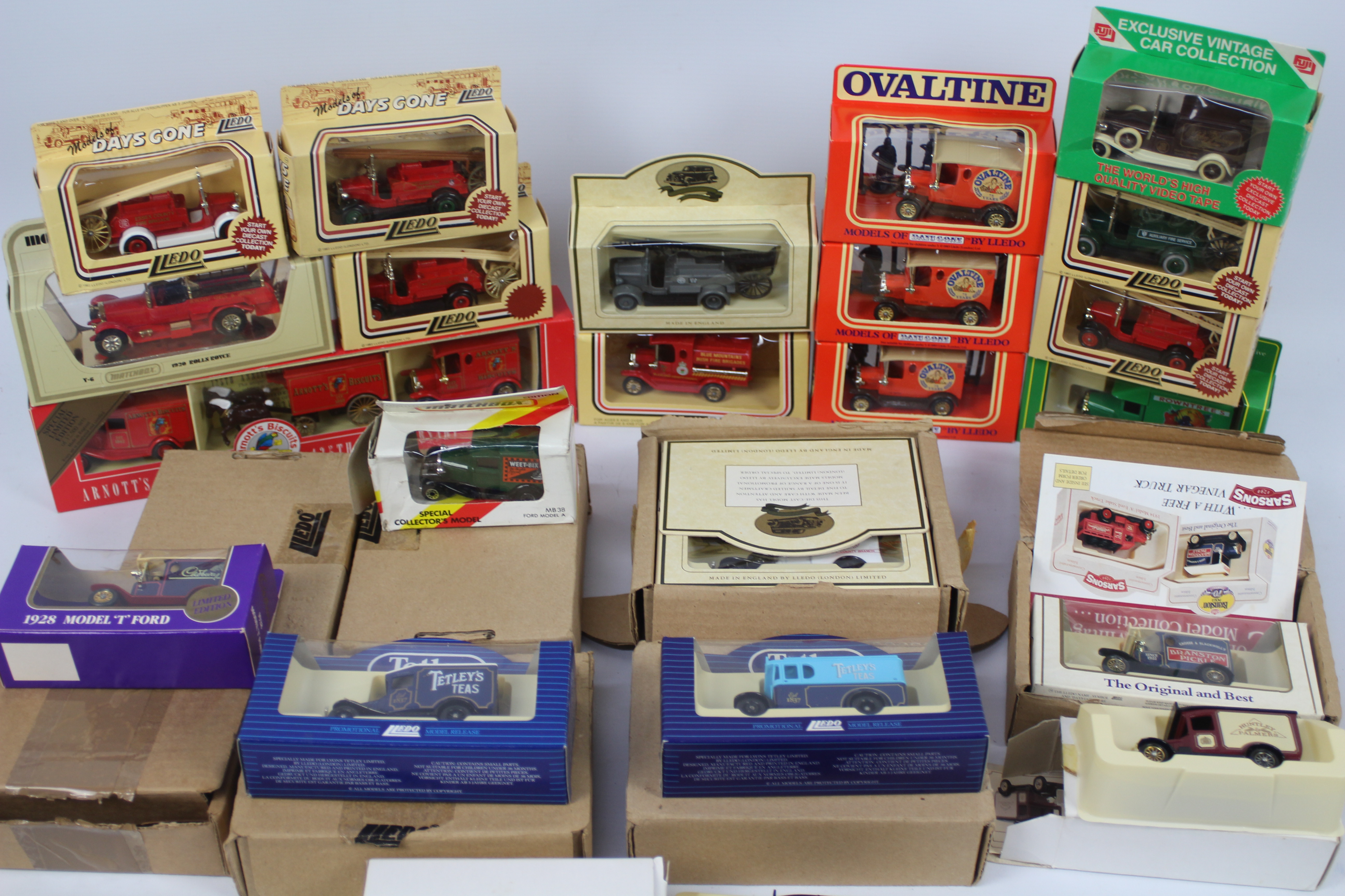Lledo - A selection of 20 plus boxed, die cast models and gift sets.