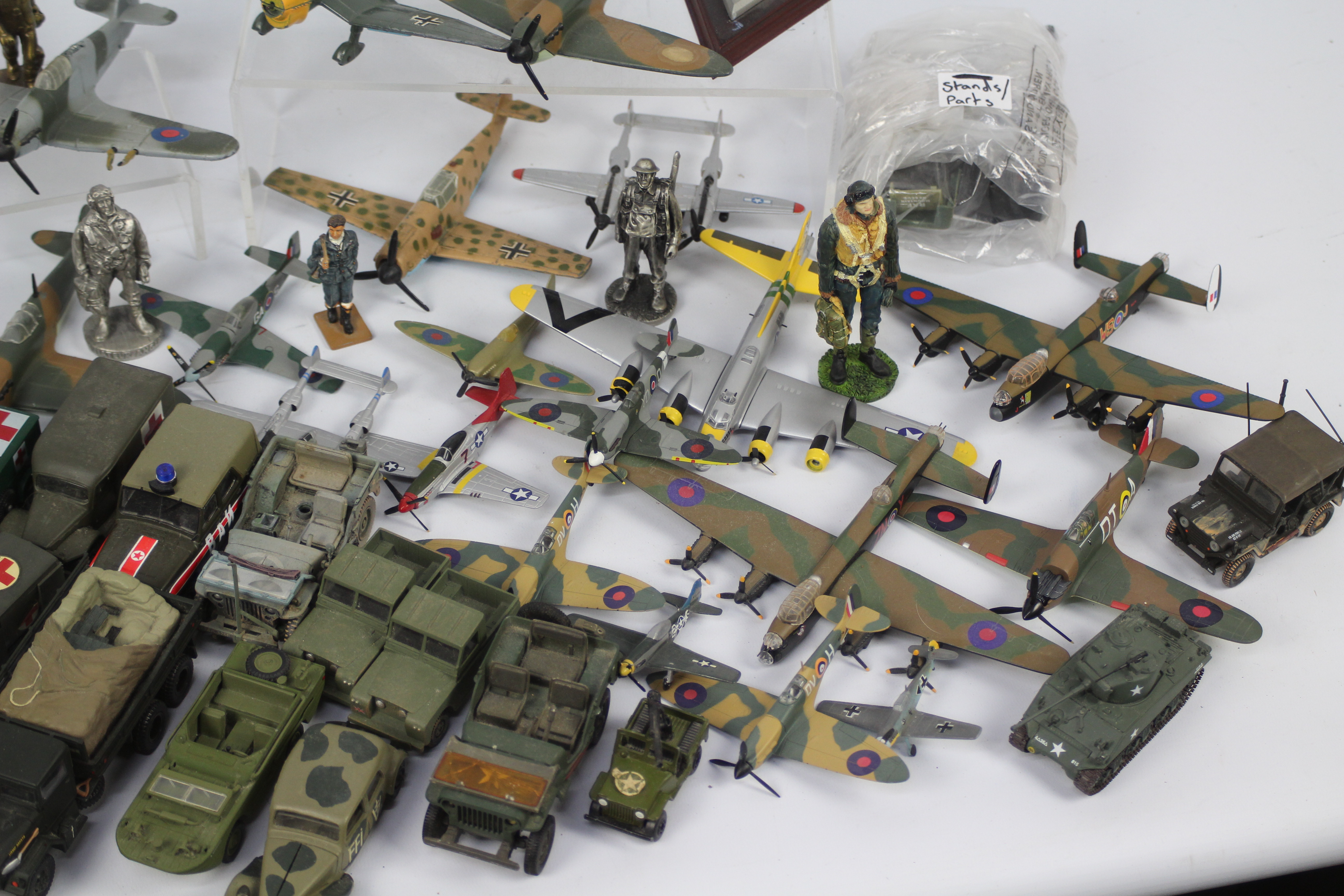 Dinky Toys - Victory - Corgi - Solido - In excess of 30 mixed die cast military vehicles and - Image 5 of 5