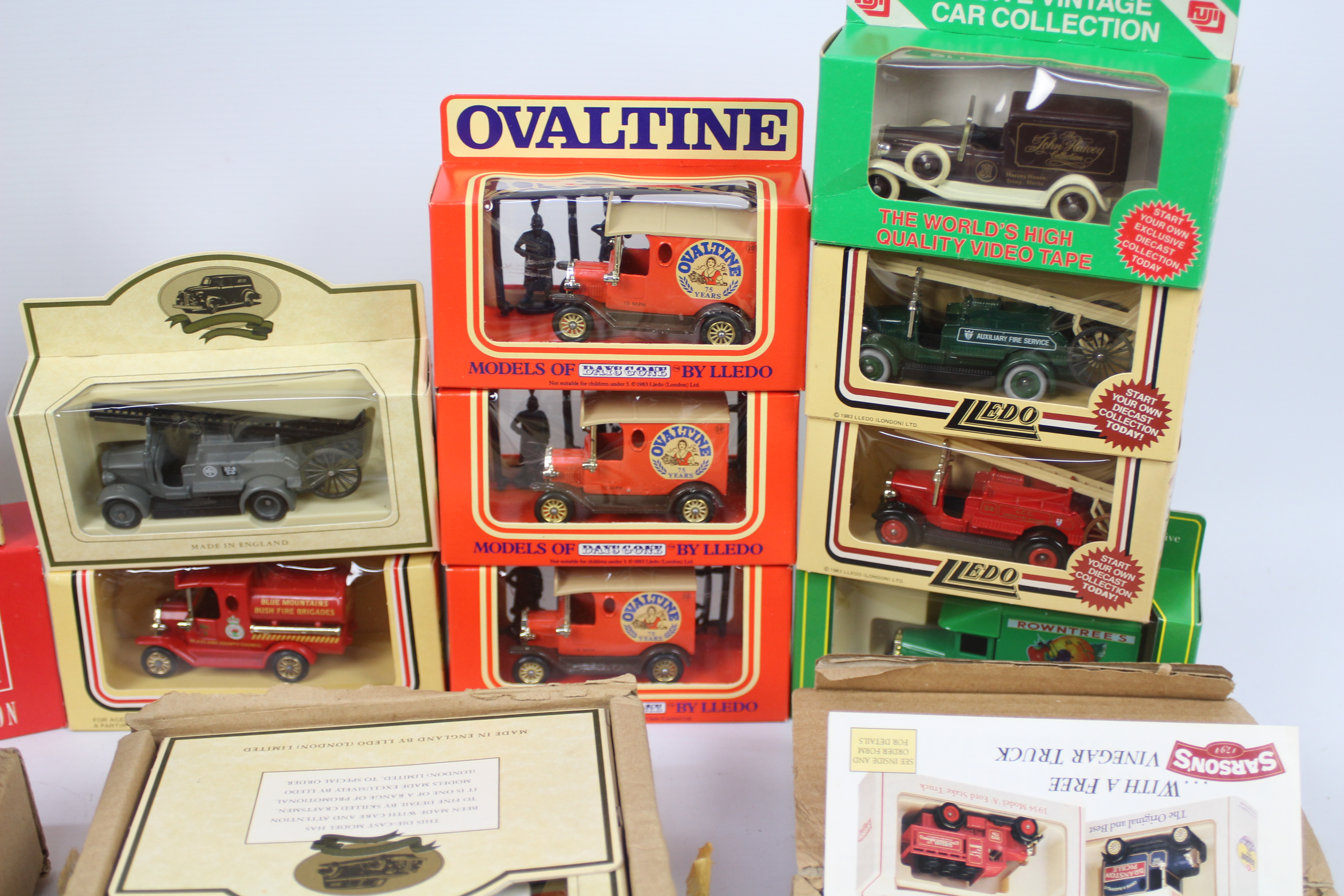 Lledo - A selection of 20 plus boxed, die cast models and gift sets. - Image 3 of 4