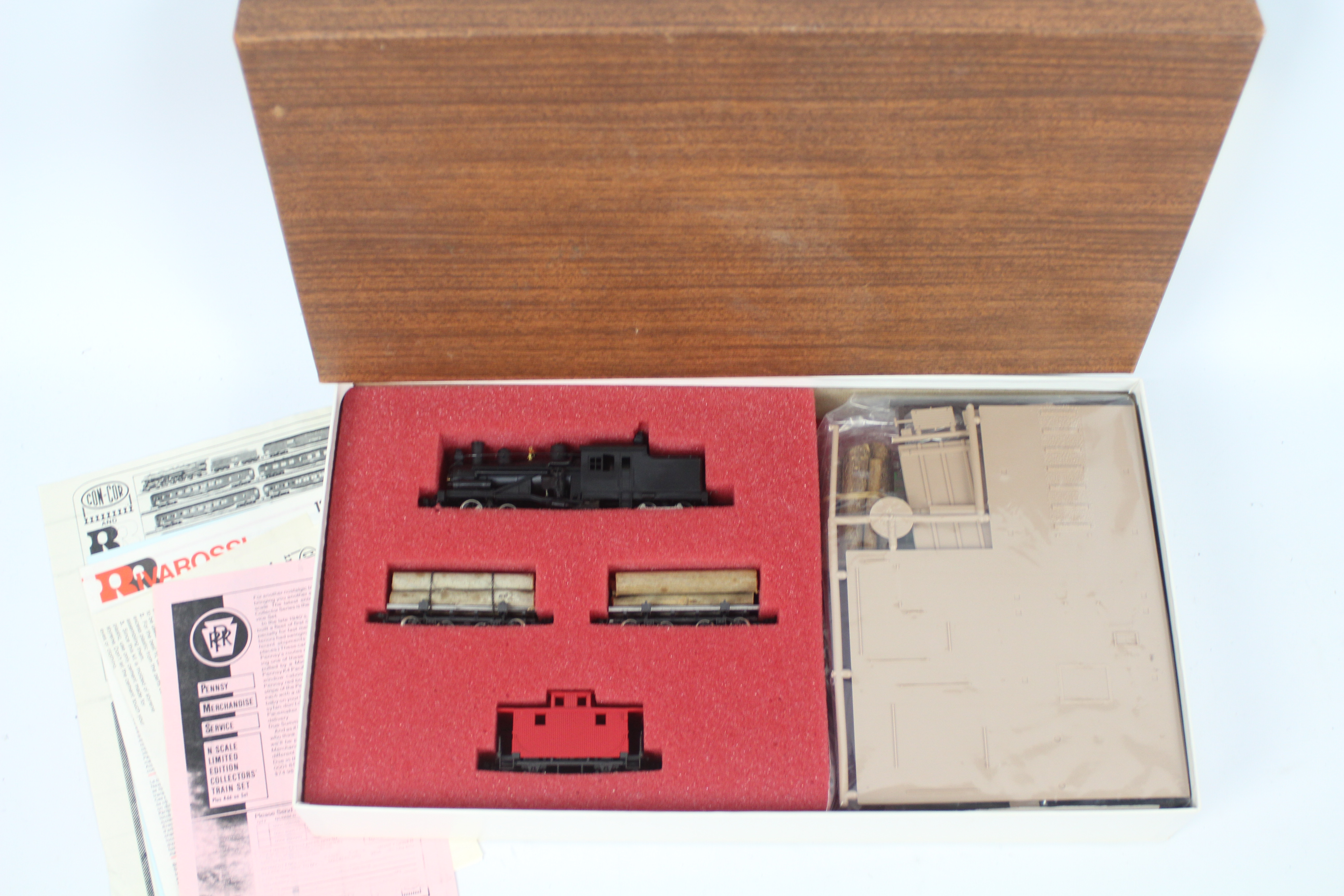 Con-Cor, Rivarossi - A boxed HO scale Con-Cor / Rivarossi #007-000003 Log Train set with Sawmill.