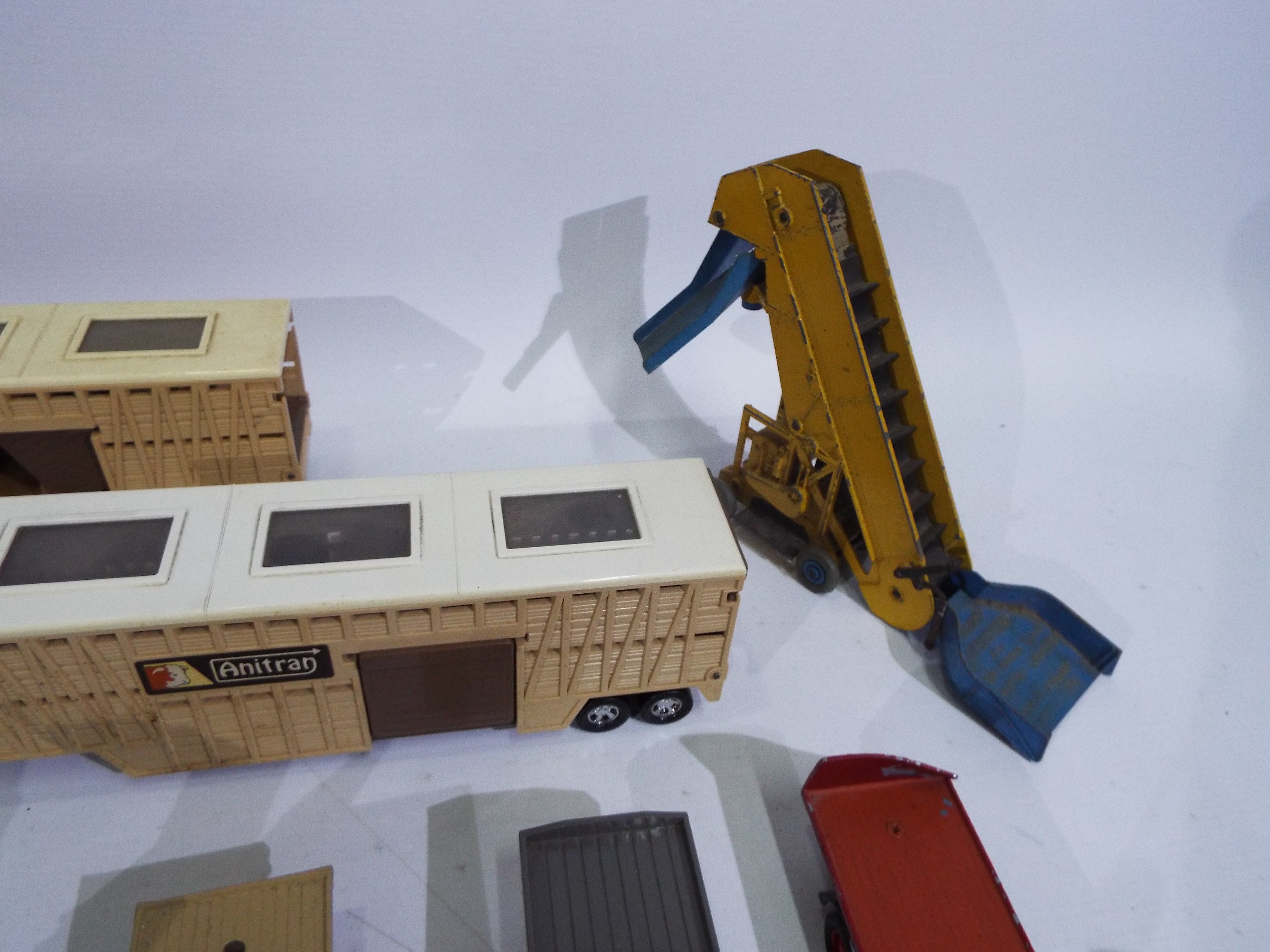 Dinky Toys, Corgi, Matchbox, Other - An unboxed group of diecast vehicles. - Image 5 of 5