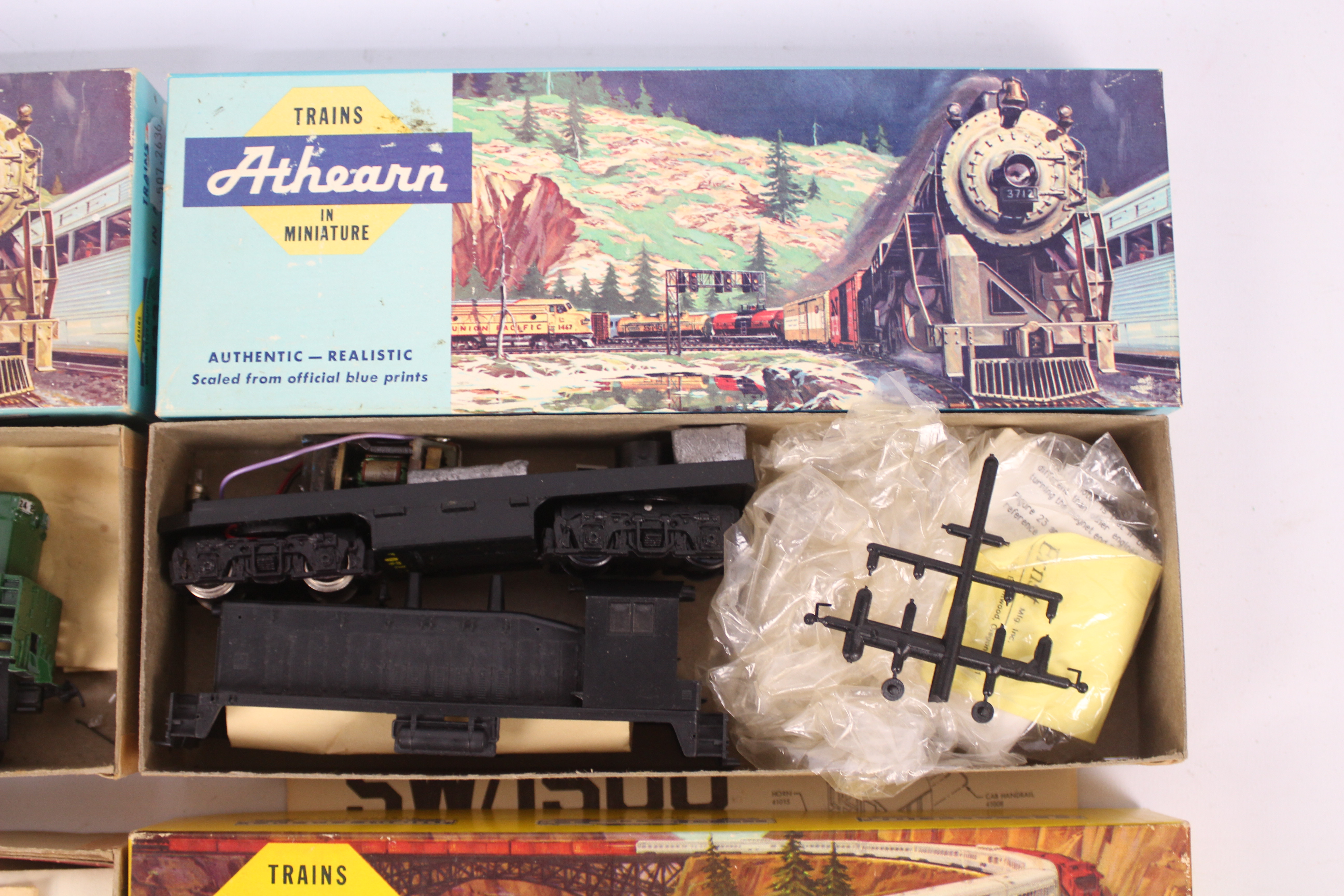 Athearn - Three boxed part built HO gauge American diesel road locomotive kits from Athearn. - Image 3 of 4