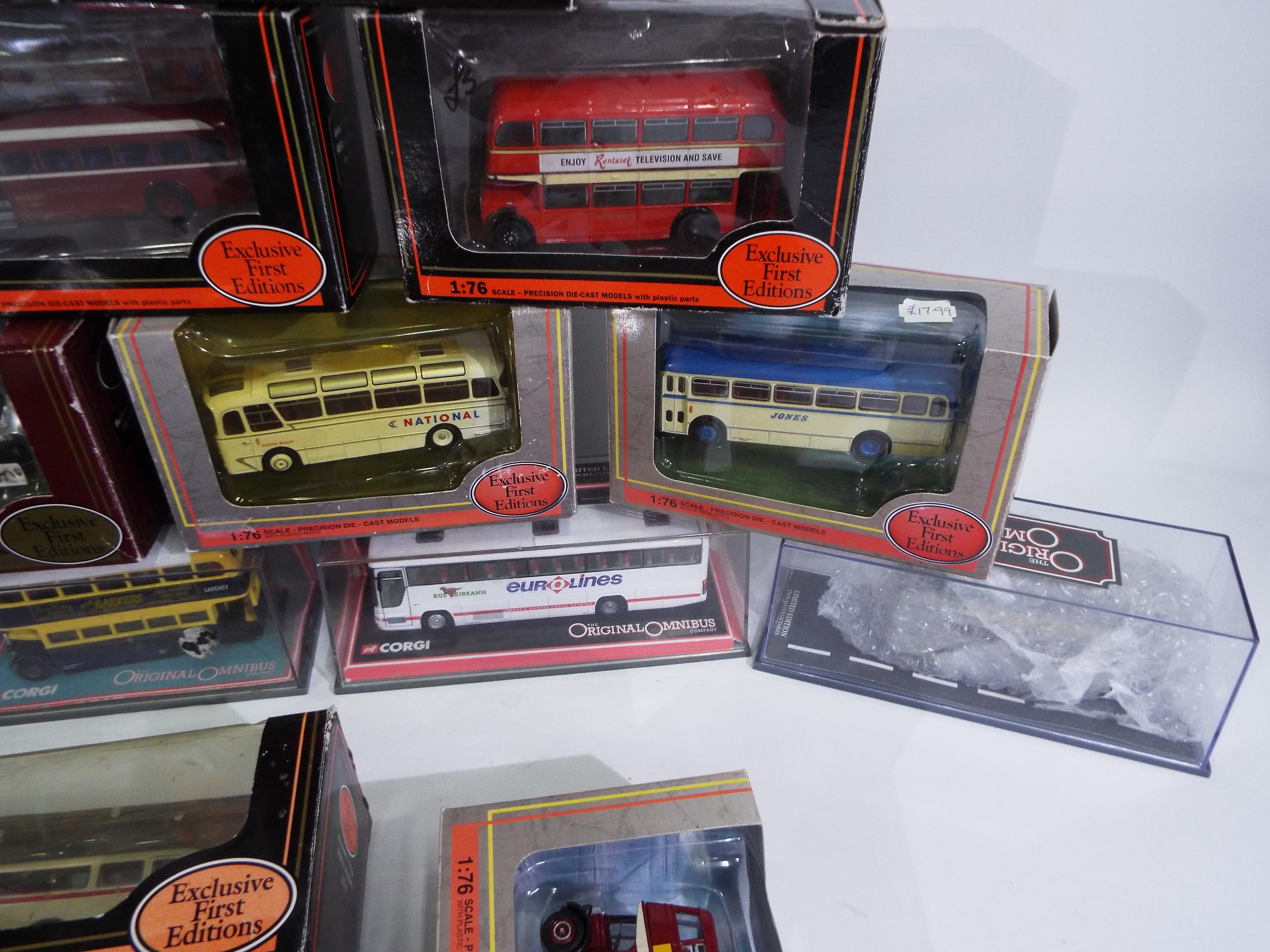 EFE, Corgi Original Omnibus - 22 boxed diecast 1:76 scale model buses. - Image 5 of 5