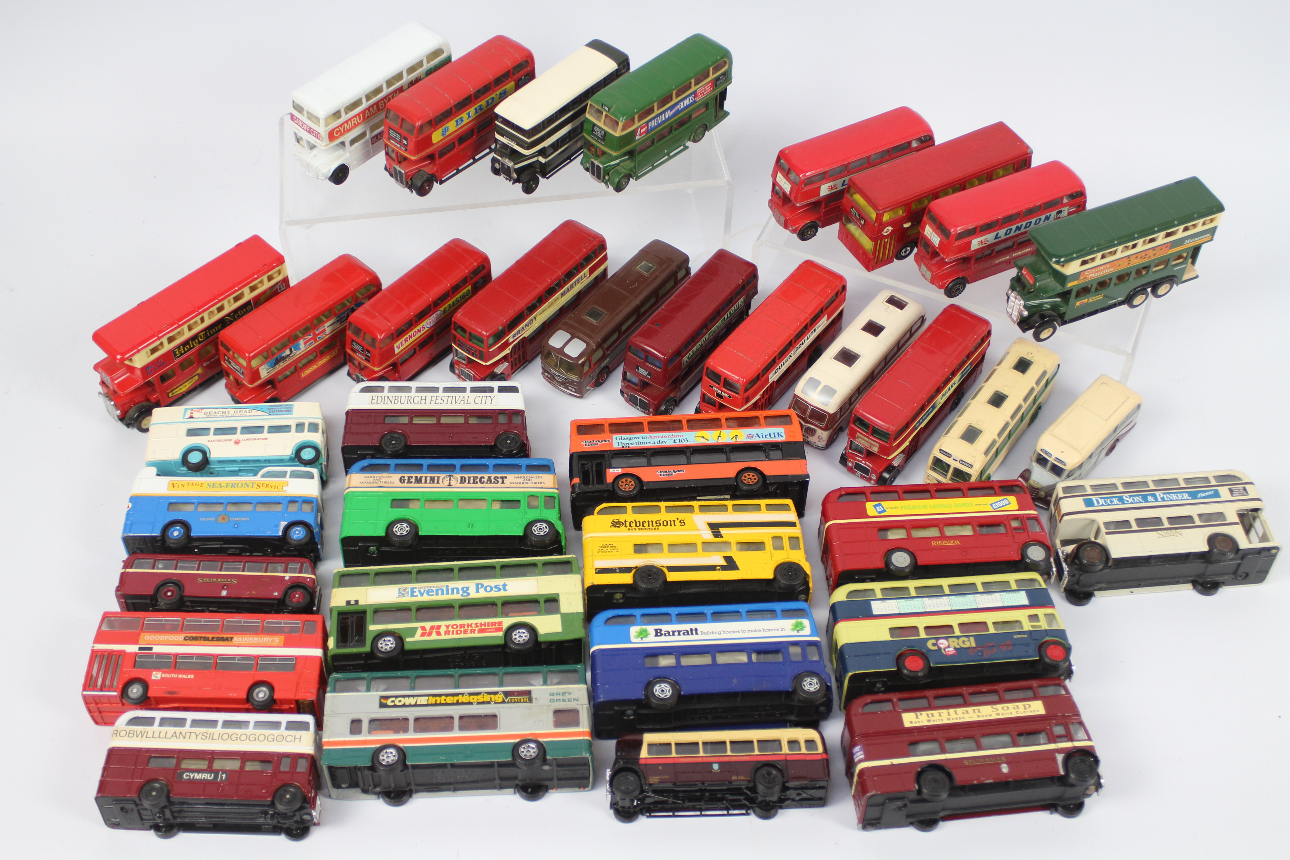 EFE, Corgi, Matchbox, Other - A fleet of 36 diecast model buses.