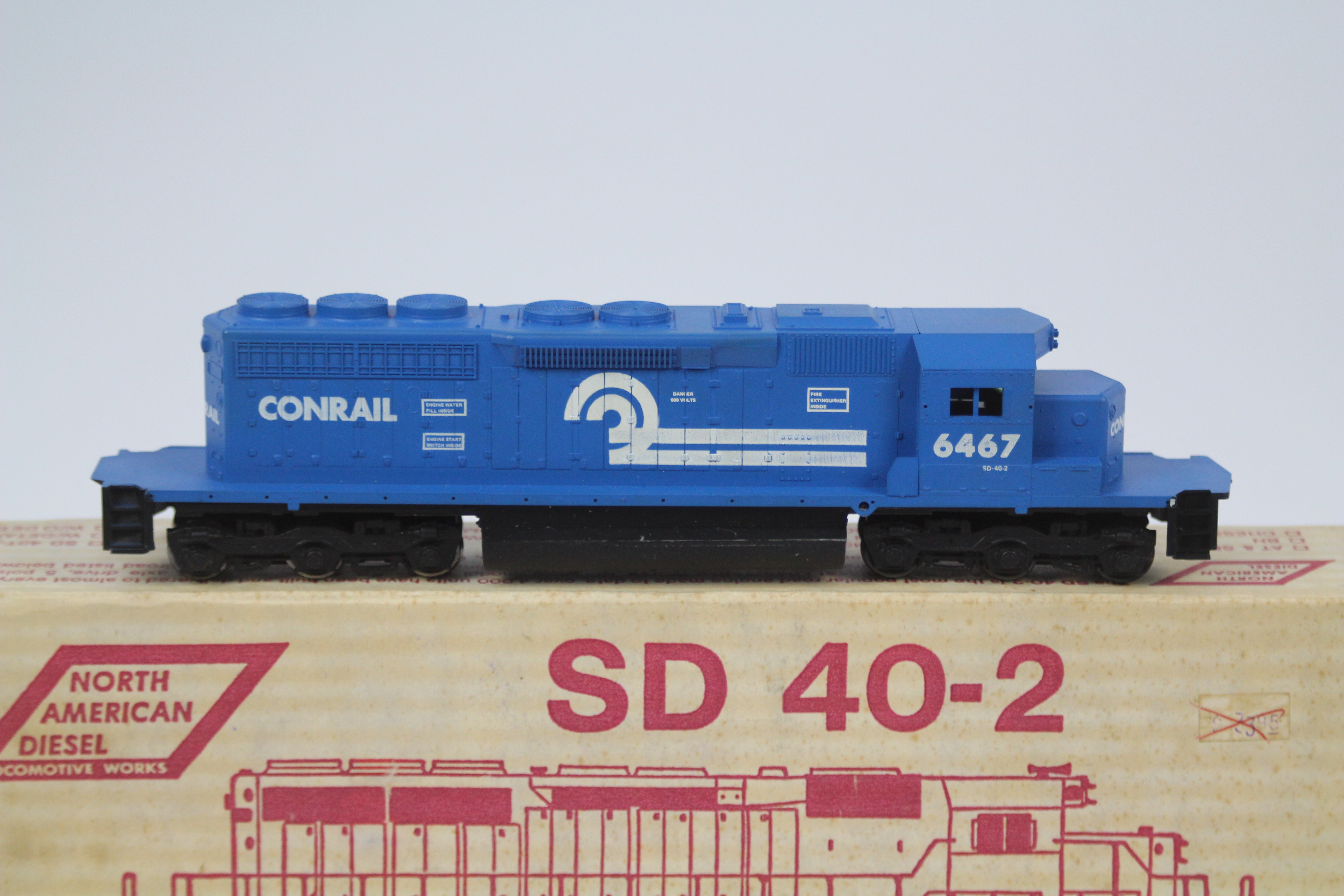 North American Diesel - A boxed North American Diesel Locomotive Works HO Gauge SD40-2. - Image 2 of 2