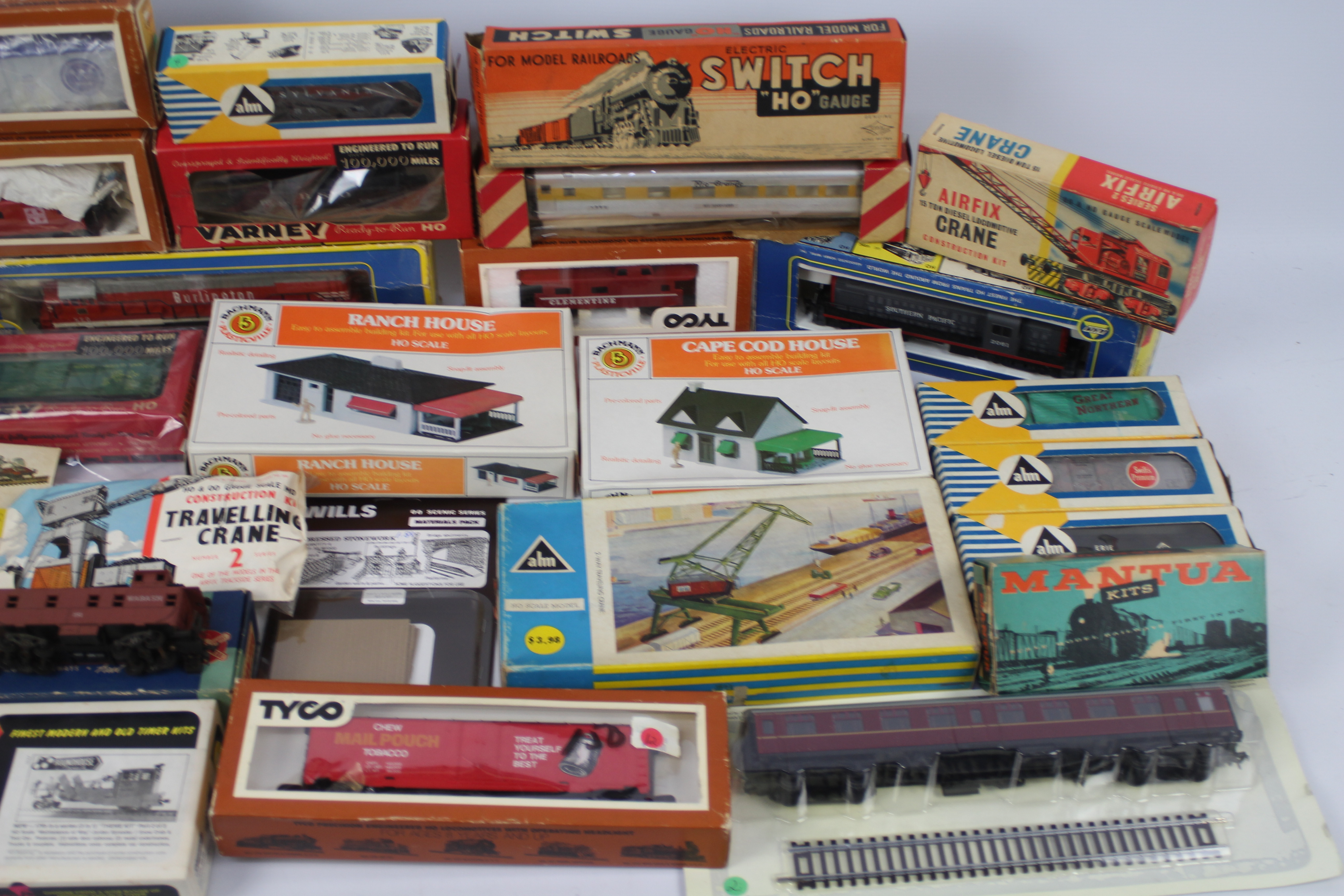 Varney, Airfix, Bachmann, AHM, Others - Two boxed HO gauge American locomotives, - Image 3 of 3