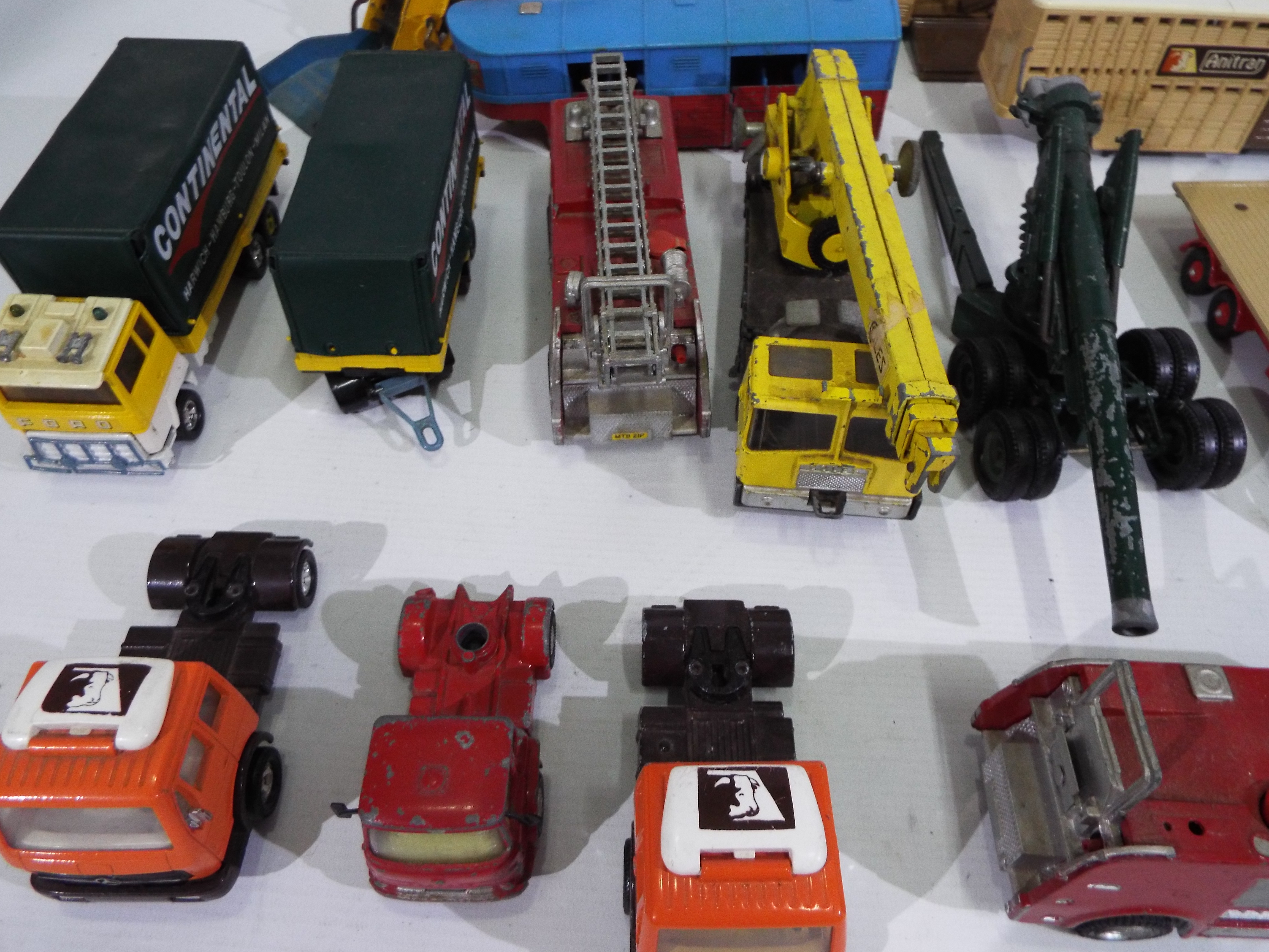 Dinky Toys, Corgi, Matchbox, Other - An unboxed group of diecast vehicles. - Image 3 of 5