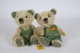 Unknown Maker - Two tied-together small teddy bears with glass eyes.