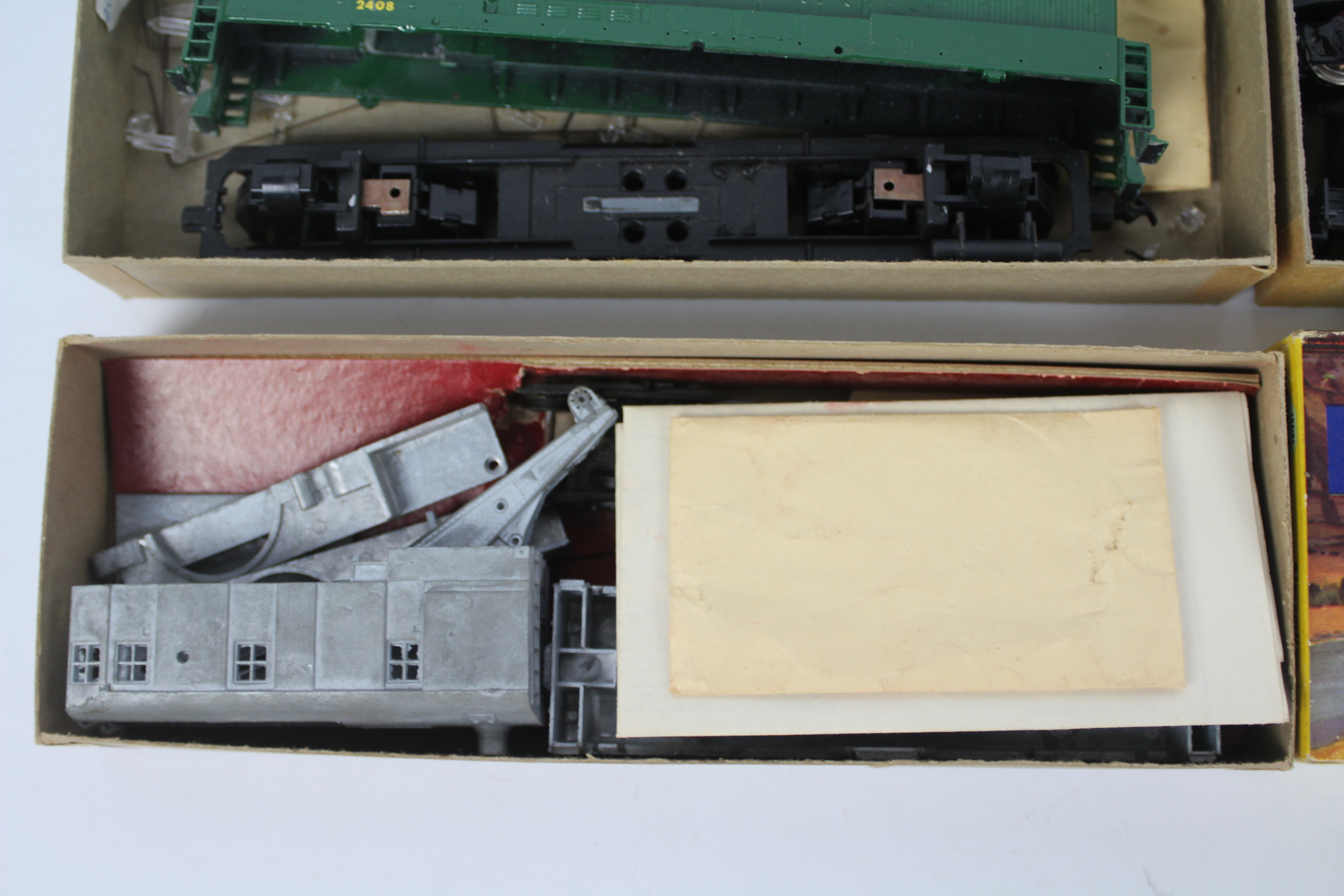 Athearn - Three boxed part built HO gauge American diesel road locomotive kits from Athearn. - Image 4 of 4