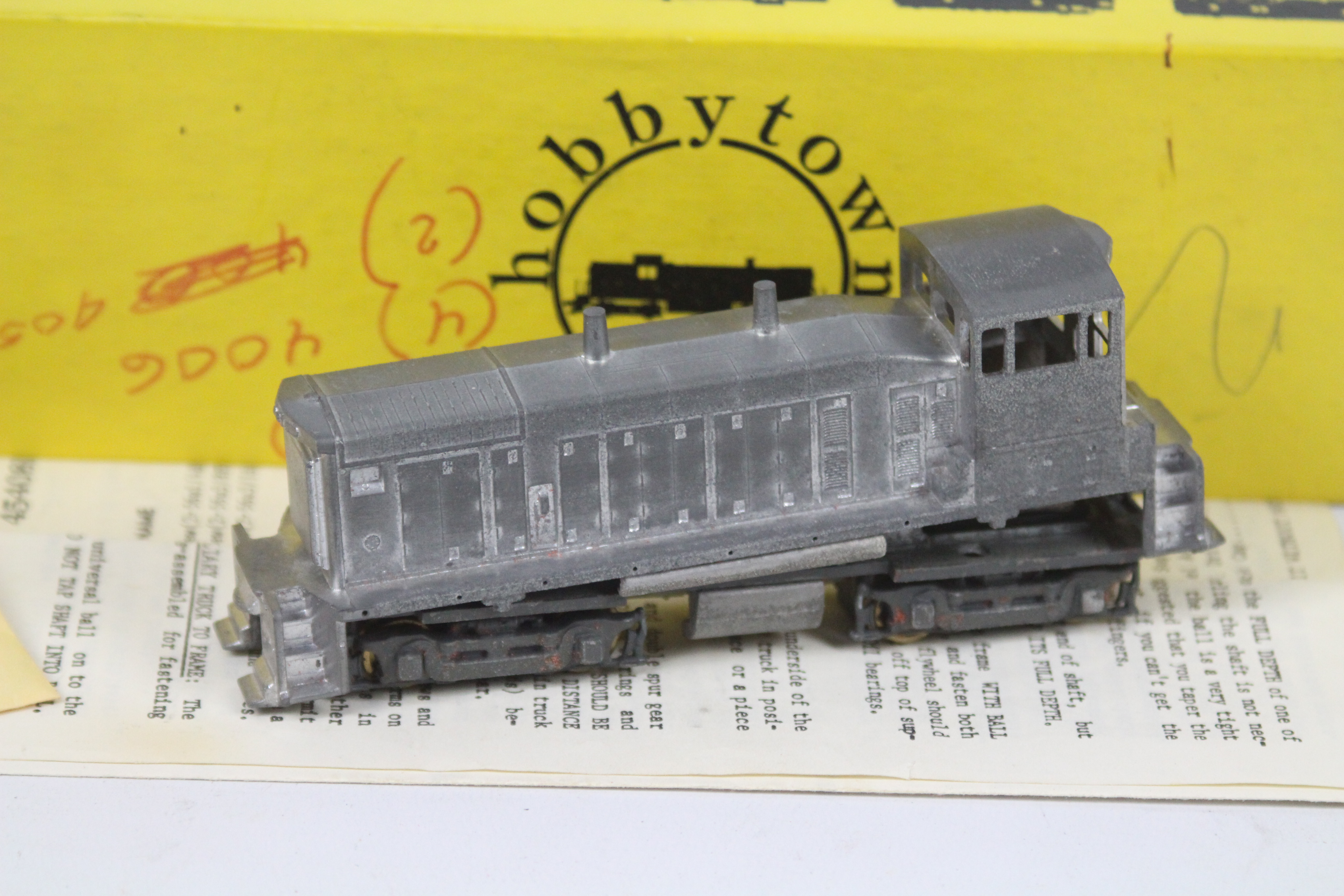 Hobbytown - A Hobbytown #45408F Yard Switcher HO gauge American locomotive model kit. - Image 2 of 3