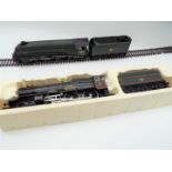 Hornby - Two OO gauge model steam locomotives and tenders, 4-6-0 'King George II' running no 6005,