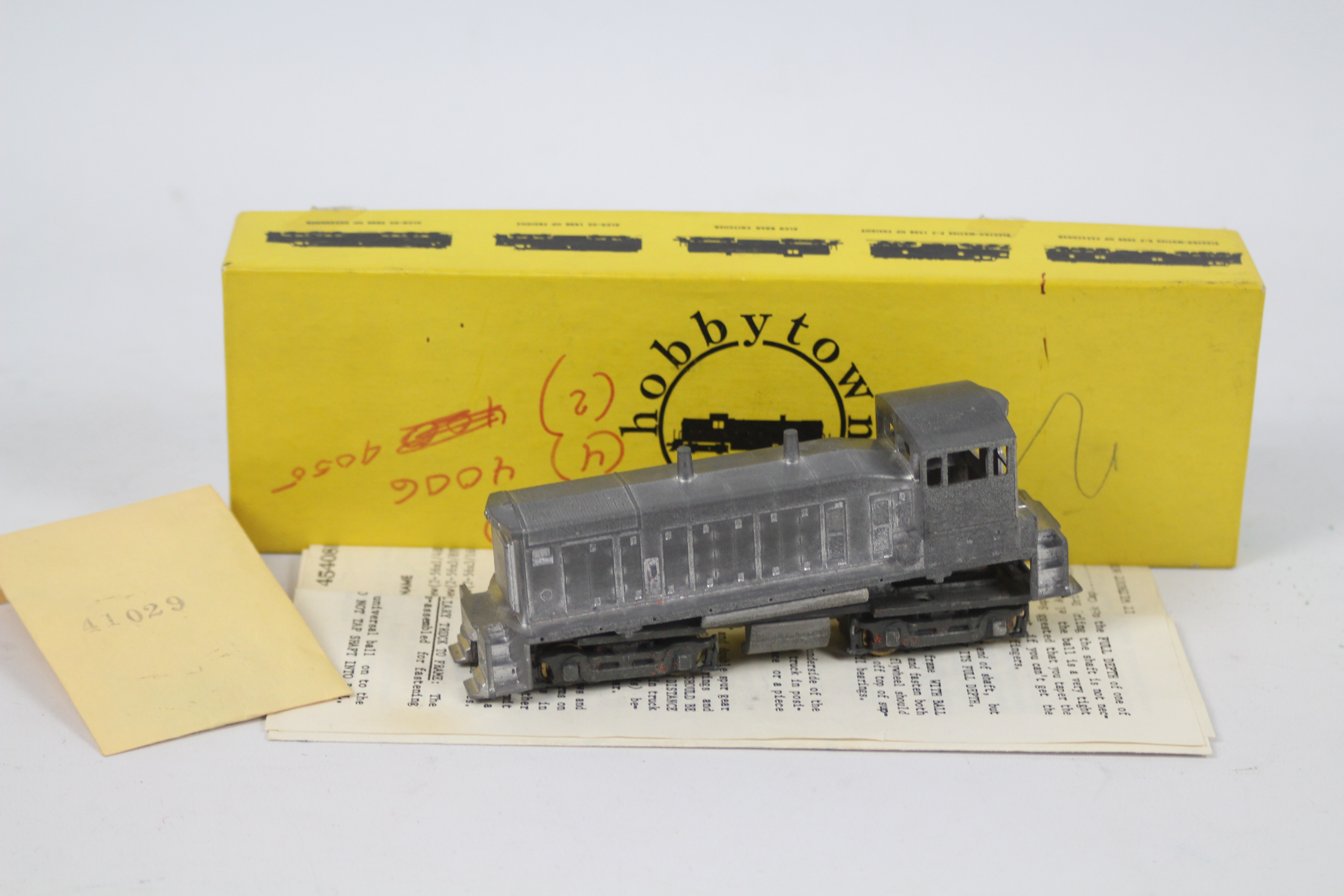 Hobbytown - A Hobbytown #45408F Yard Switcher HO gauge American locomotive model kit.