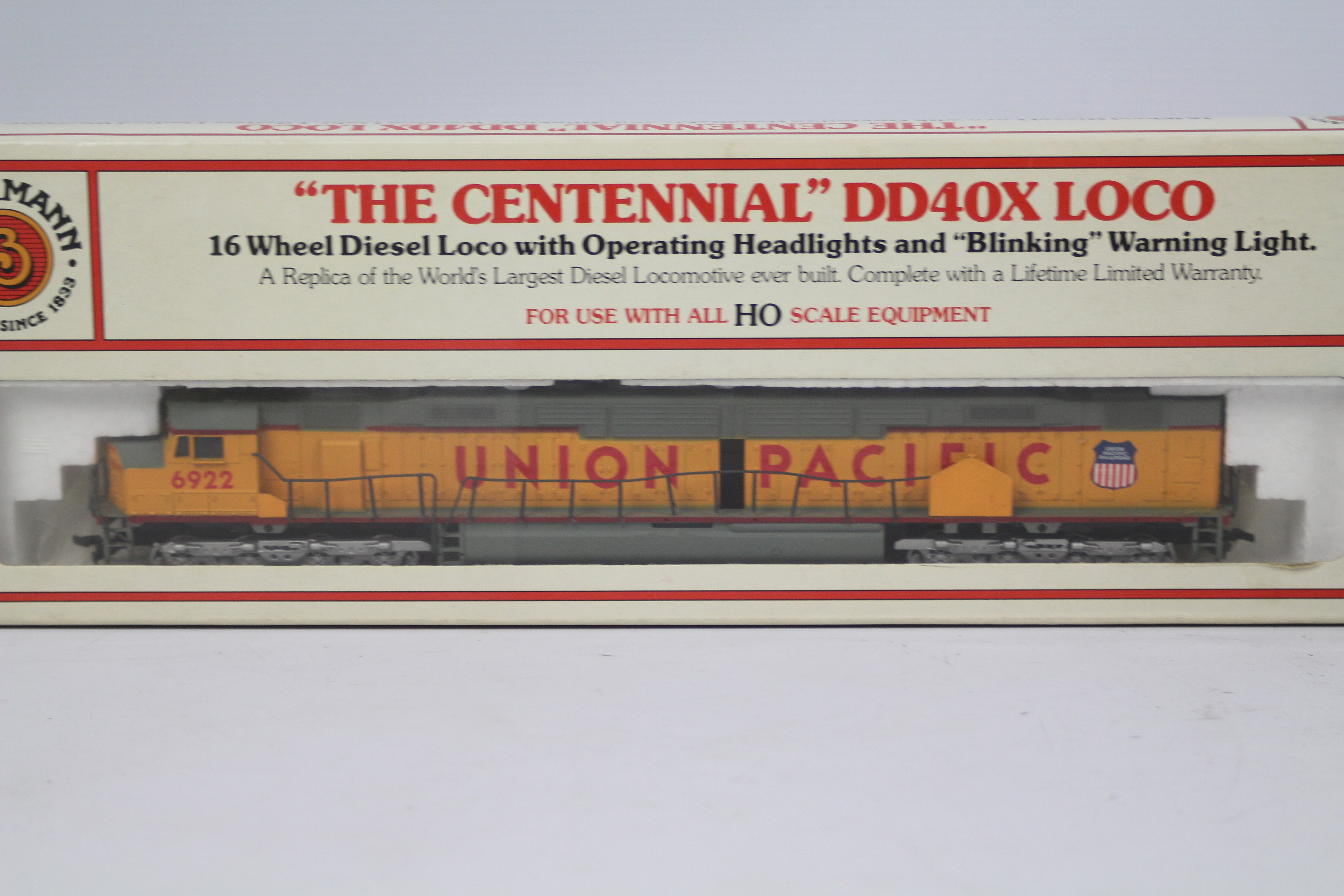 Bachmann - A boxed HO gauge Bachmann GM EMD DD40X 'The Centennial' 16 wheel diesel loco # 4166501. - Image 2 of 2