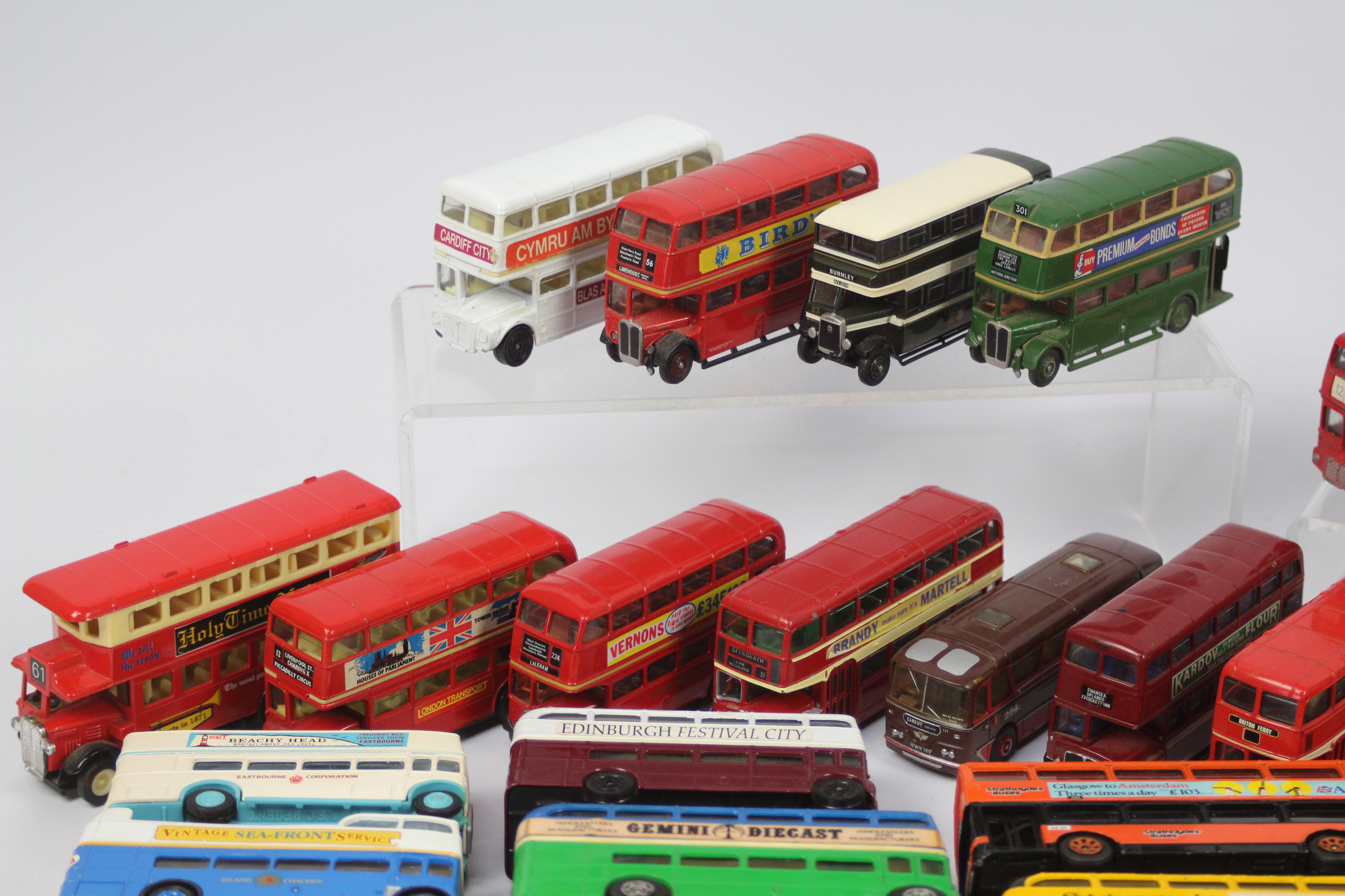 EFE, Corgi, Matchbox, Other - A fleet of 36 diecast model buses. - Image 3 of 4