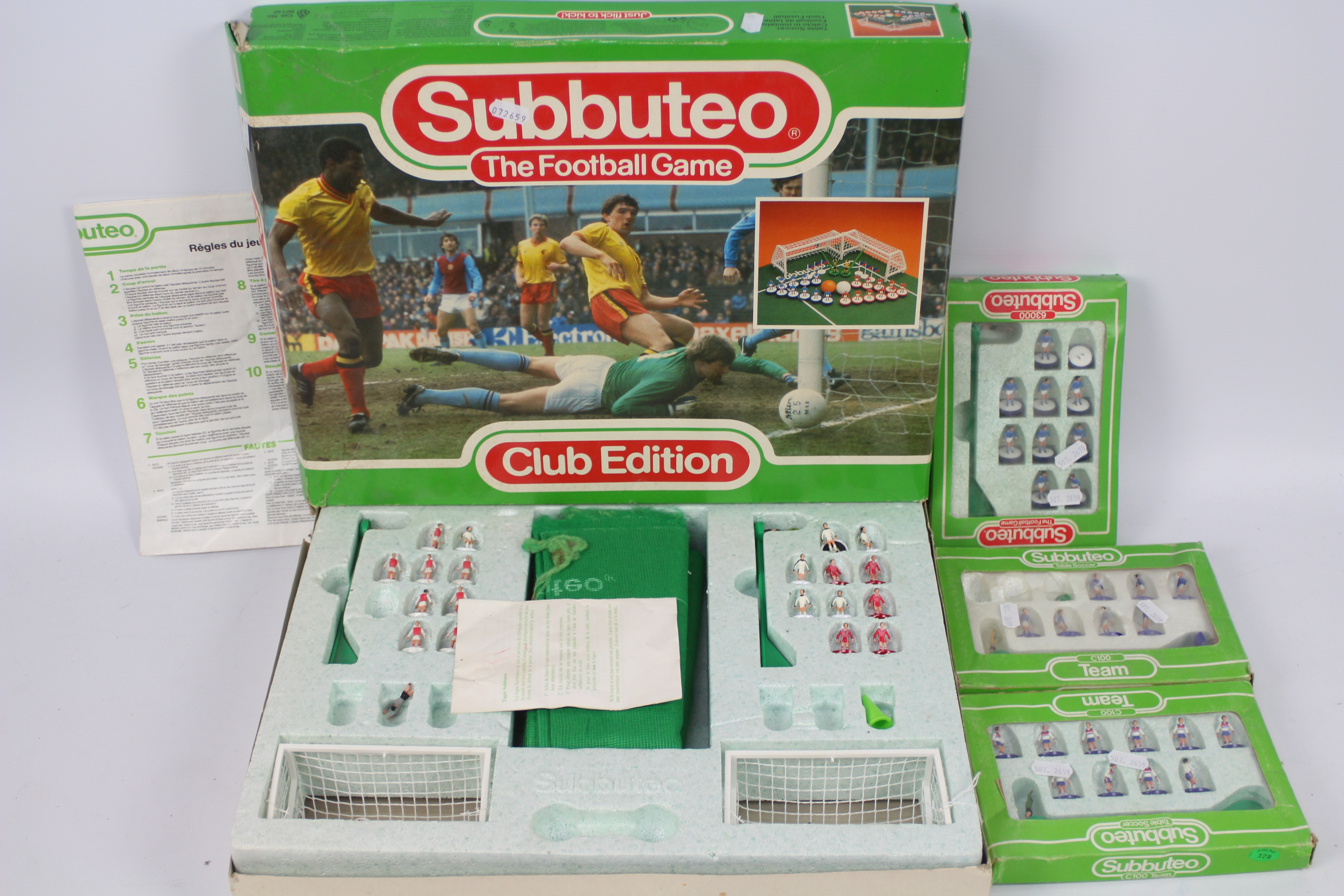 Subbuteo - Club Edition - Waddington. A Subbuteo Club Edition game set by Waddington.