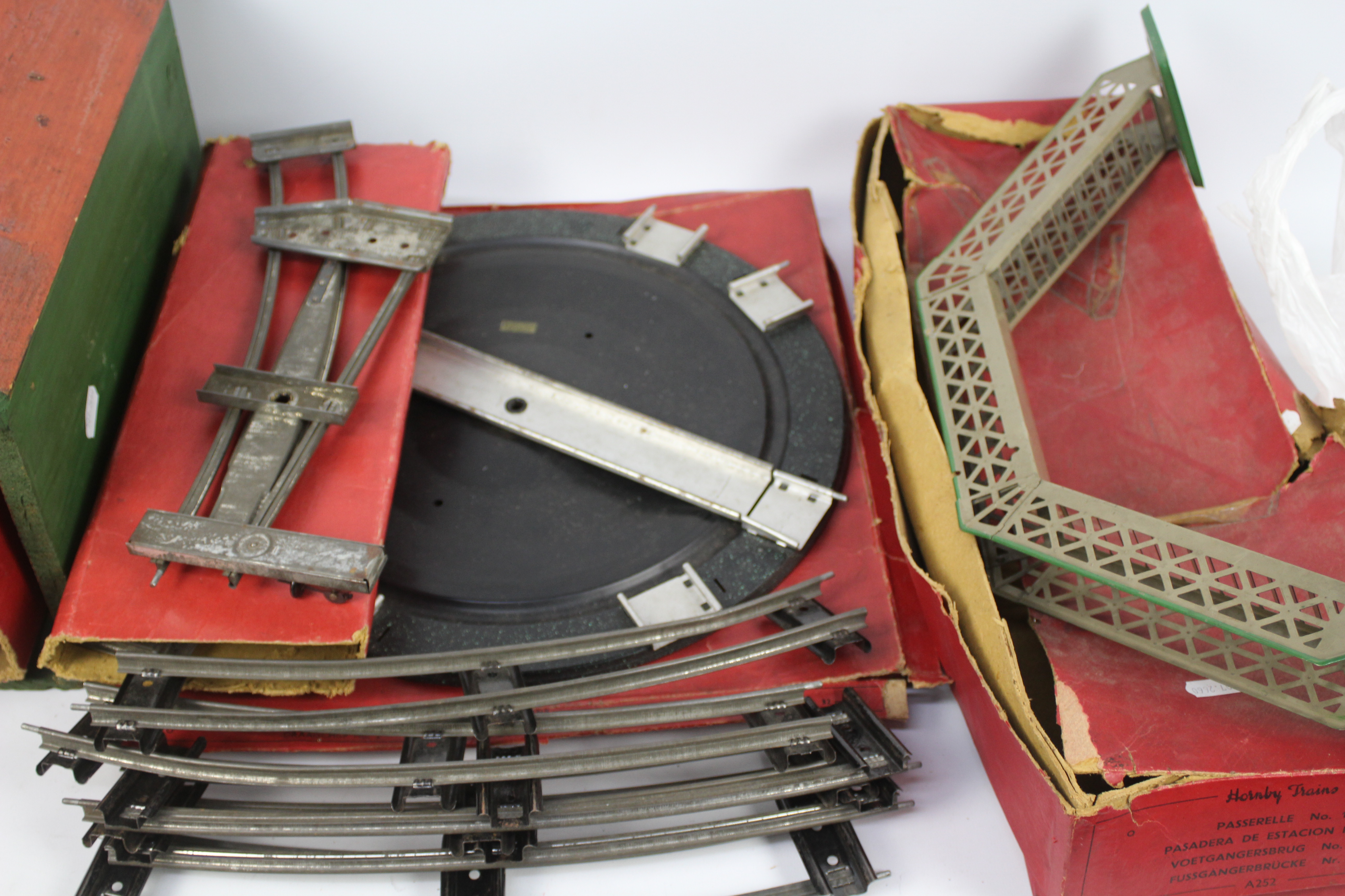 Hornby - A collection of mainly boxed Hornby O gauge railway accessories. - Image 4 of 4