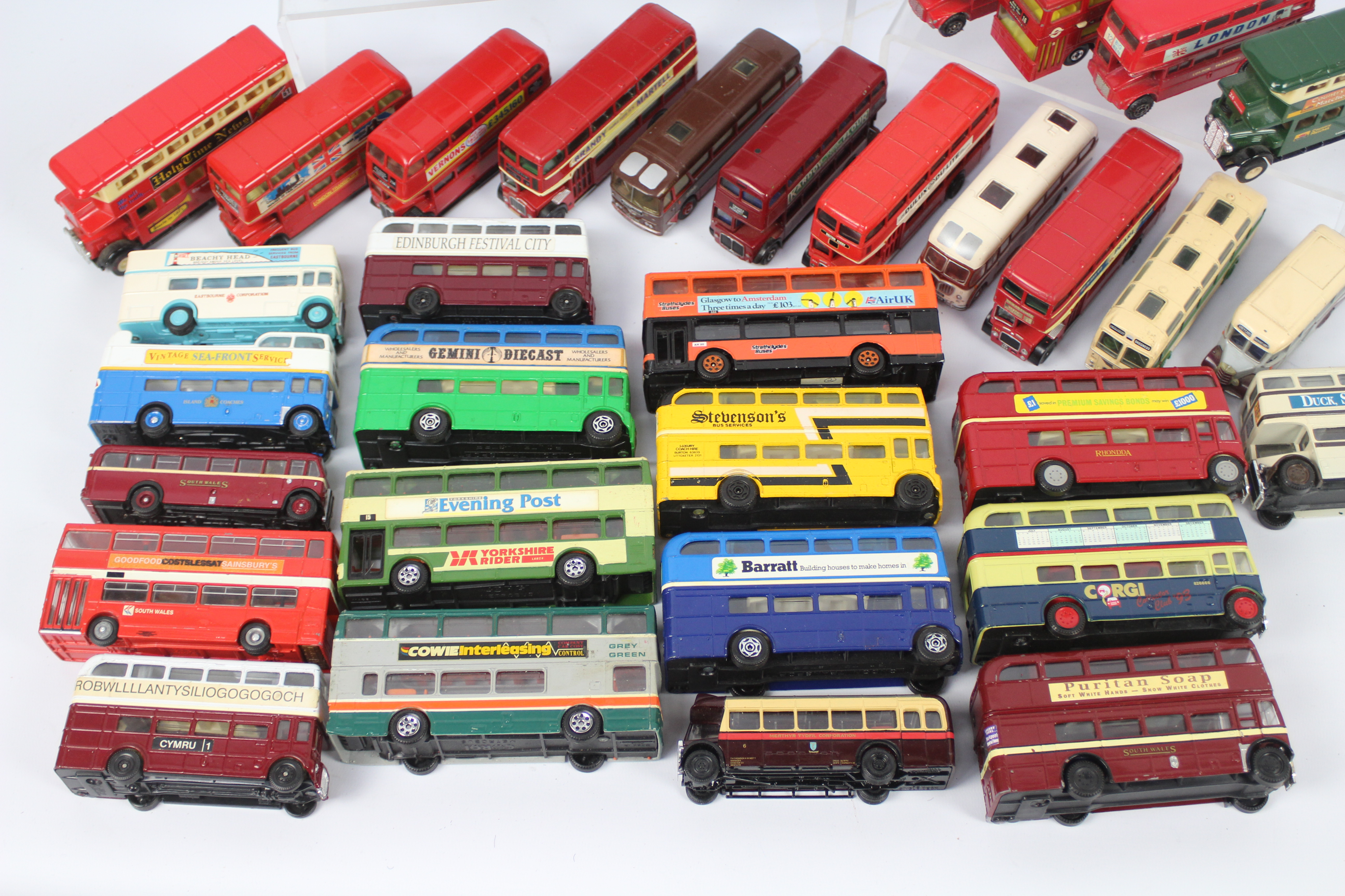 EFE, Corgi, Matchbox, Other - A fleet of 36 diecast model buses. - Image 2 of 4