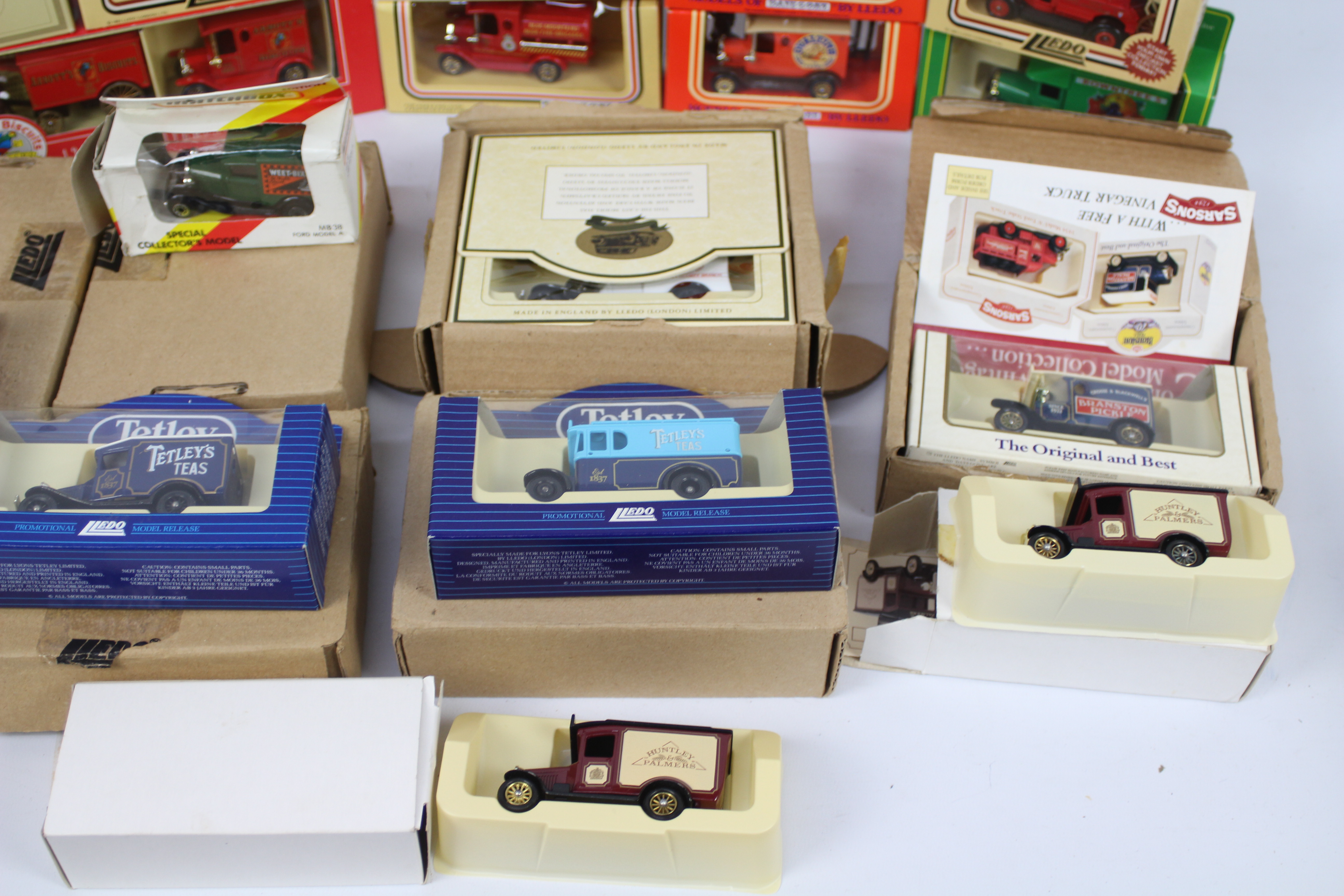 Lledo - A selection of 20 plus boxed, die cast models and gift sets. - Image 4 of 4