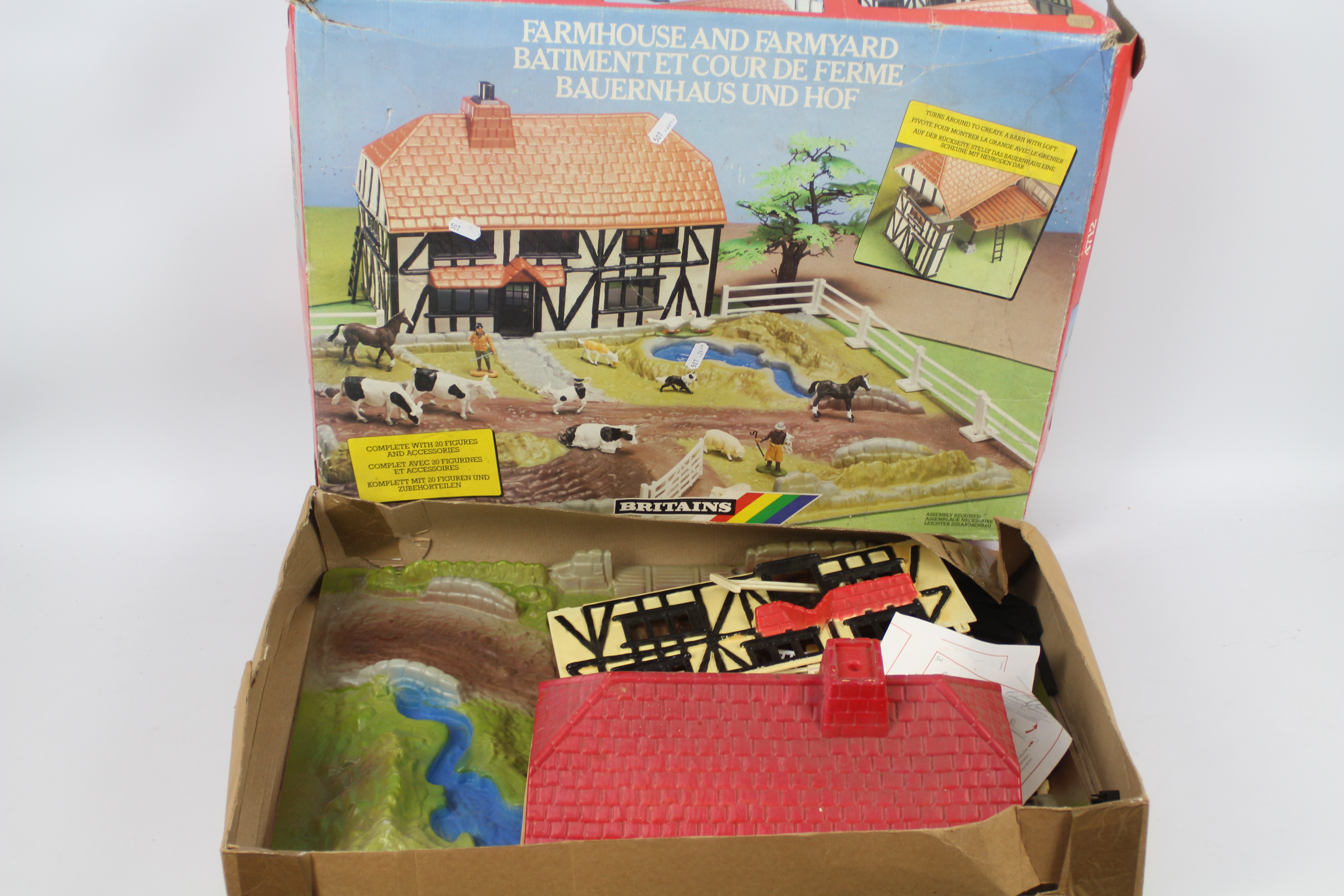 Britains - Two boxed Britains playbases / accessories. - Image 3 of 4