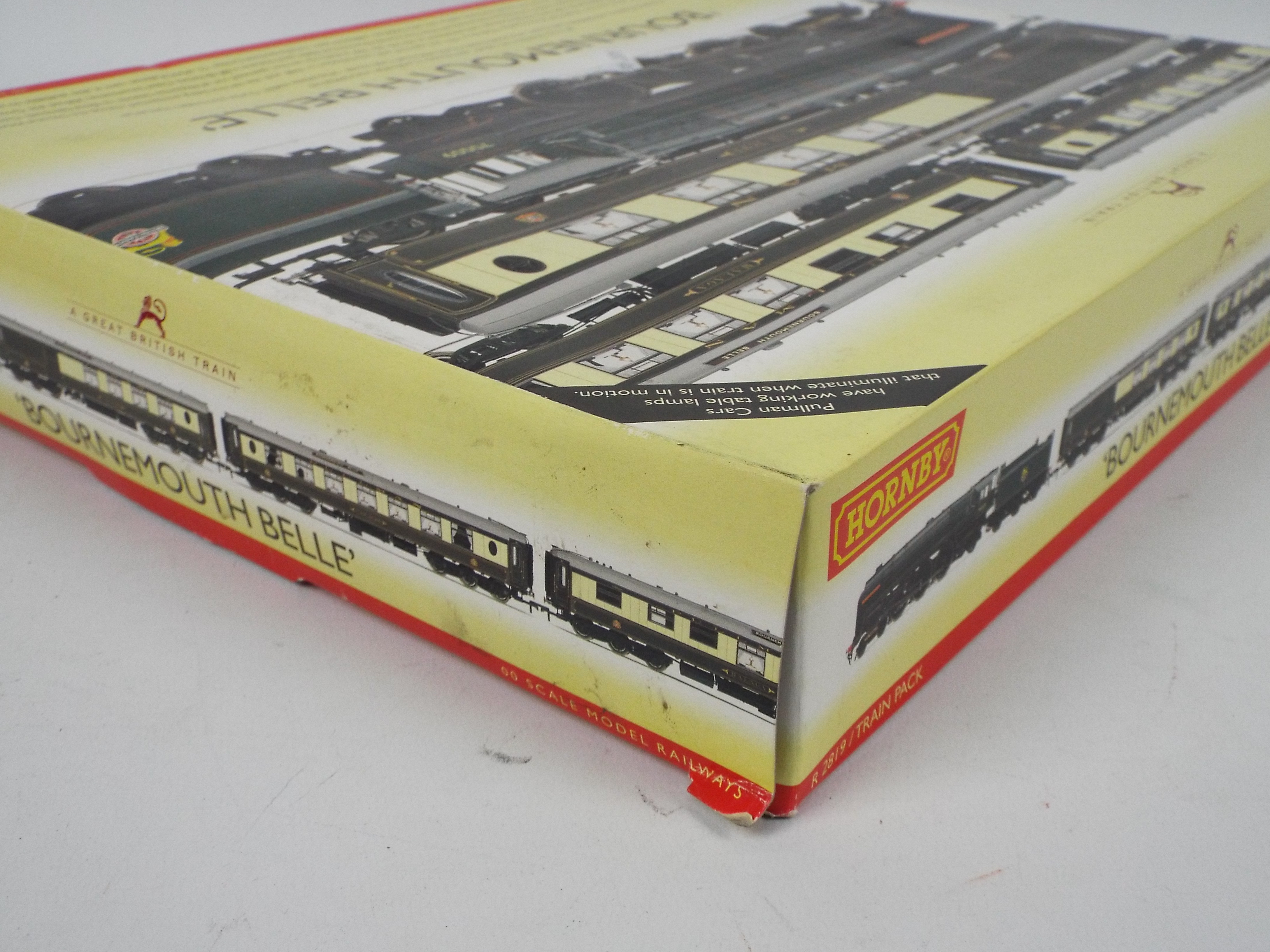 Hornby - an OO gauge boxed set, Bournemouth Belle, 4-6-2 'Alfred the Great' locomotive, - Image 8 of 8